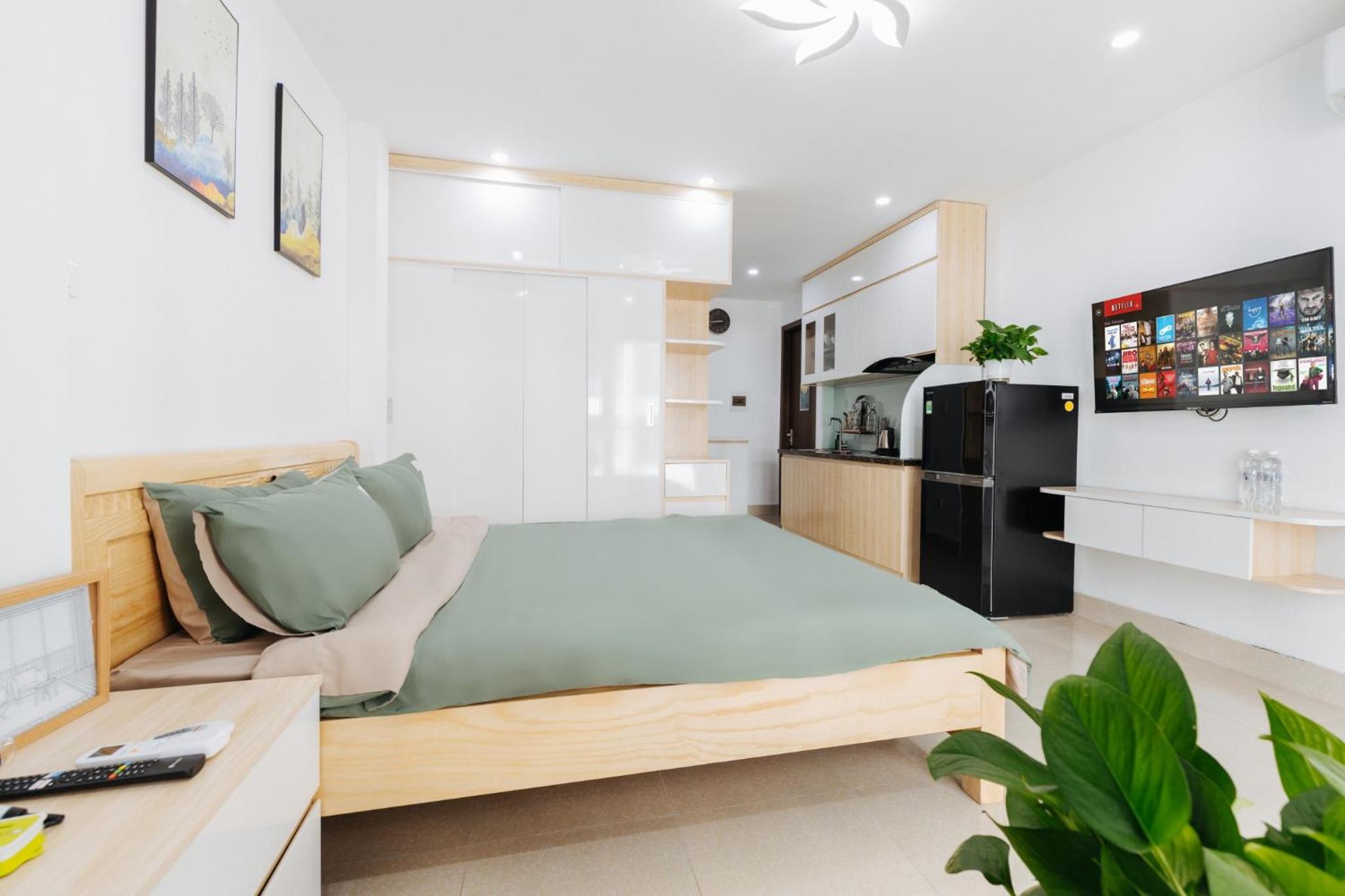 9 LIGHT APARTMENT