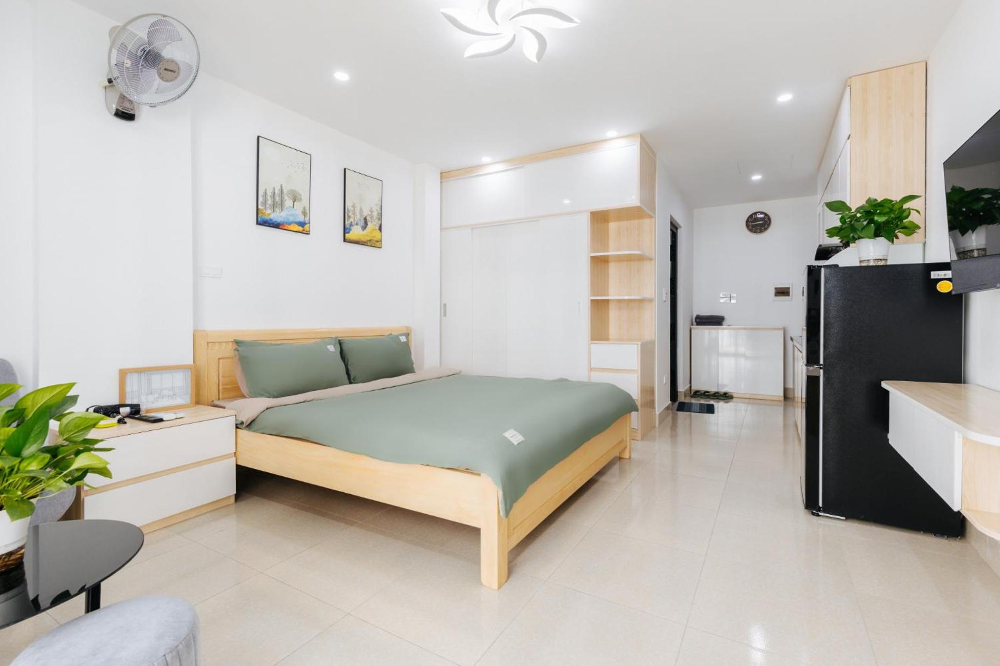 9 LIGHT APARTMENT