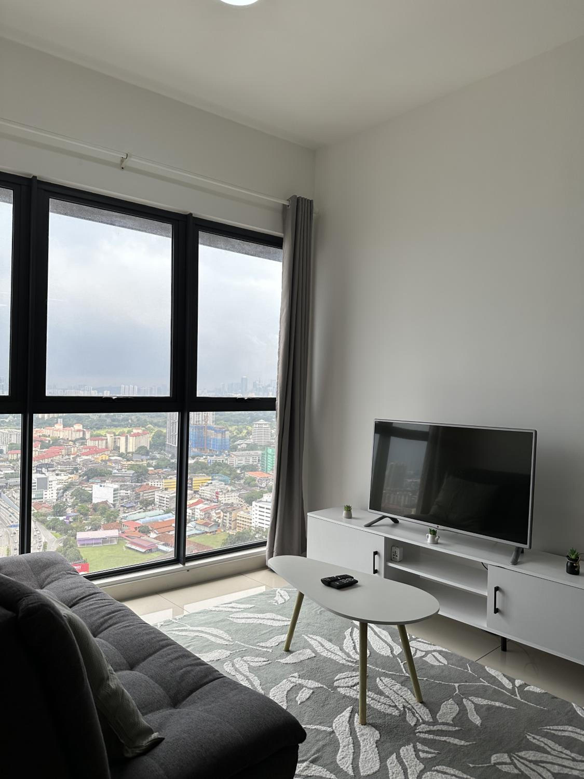 THE EDEN HomeSuite @ CONTINEW RESIDENSI 5 MINS WALK TO MRT