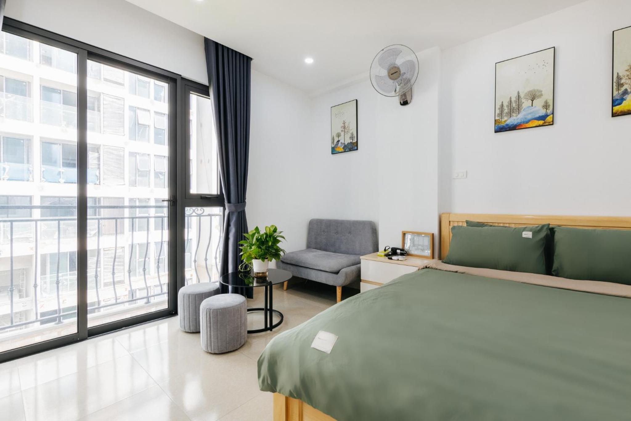 9 LIGHT APARTMENT