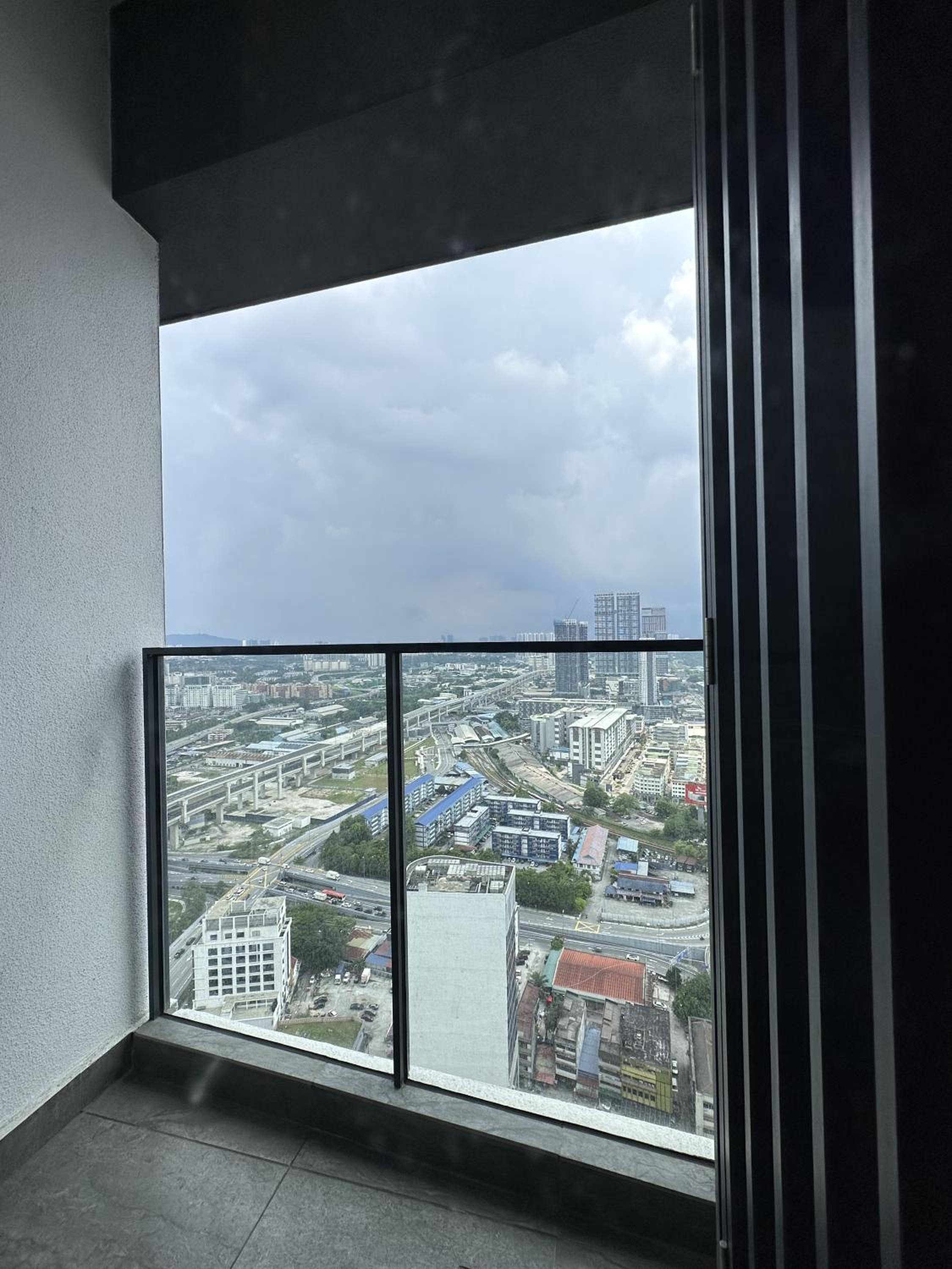 THE EDEN HomeSuite @ CONTINEW RESIDENSI 5 MINS WALK TO MRT