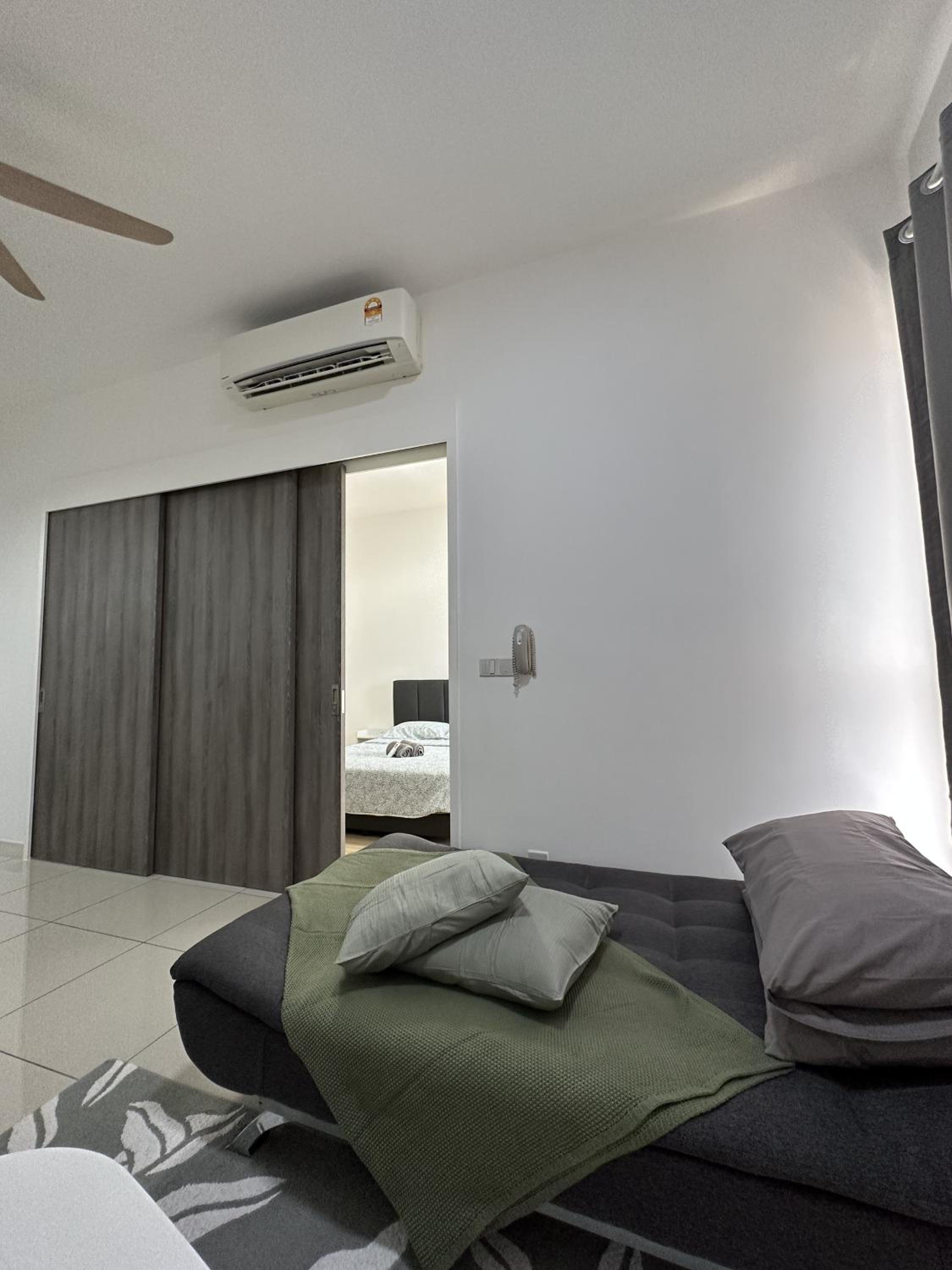 THE EDEN HomeSuite @ CONTINEW RESIDENSI 5 MINS WALK TO MRT