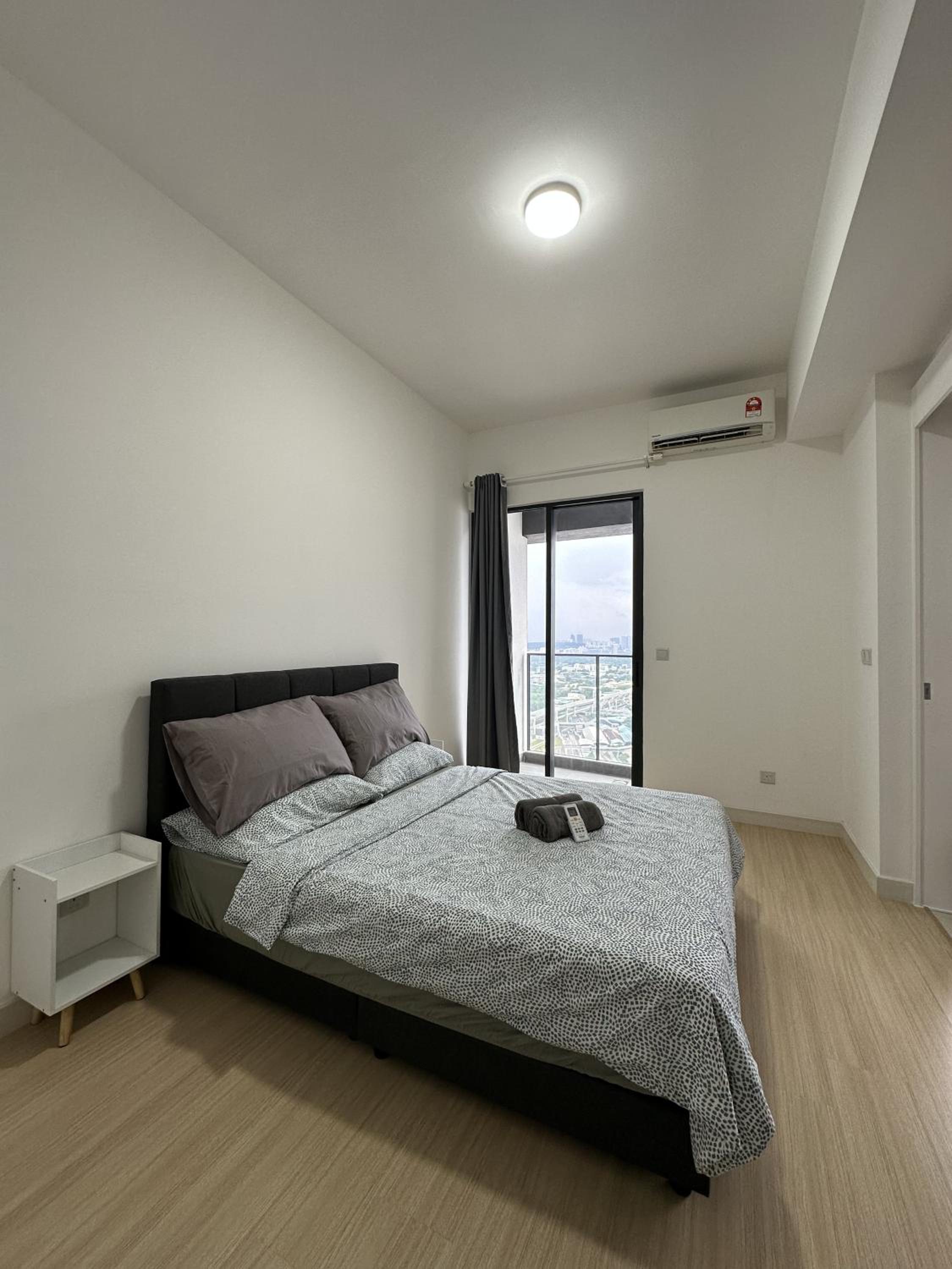 THE EDEN HomeSuite @ CONTINEW RESIDENSI 5 MINS WALK TO MRT