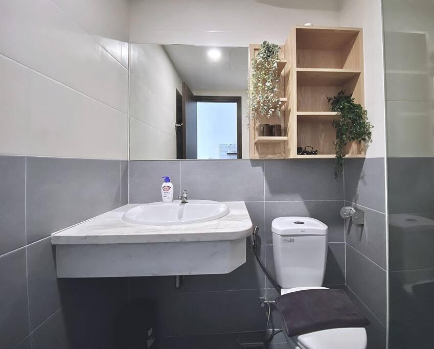Free Pool&Gym_King bed_Spacious Rivergate Studio