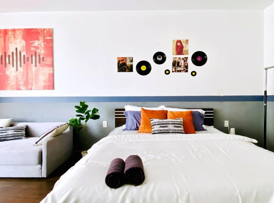 Free Pool&Gym_King bed_Spacious Rivergate Studio
