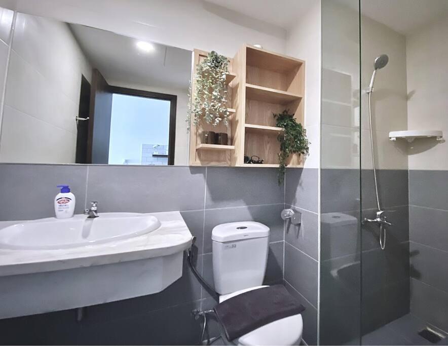 Free Pool&Gym_King bed_Spacious Rivergate Studio