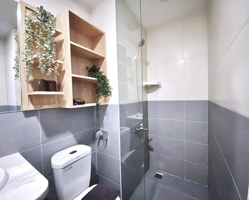 Free Pool&Gym_King bed_Spacious Rivergate Studio
