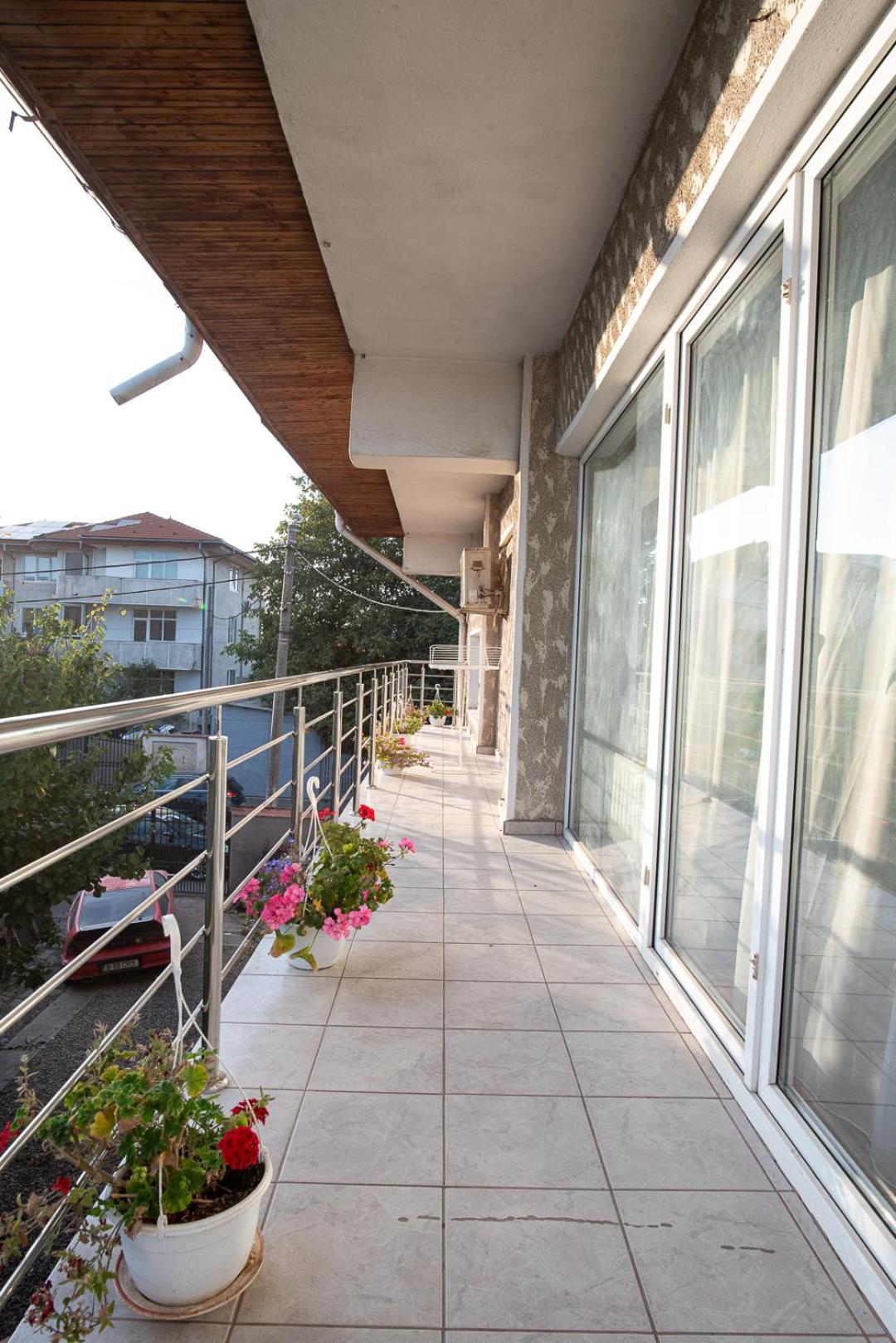 5 Bedrooms Luxury Apartment Villa