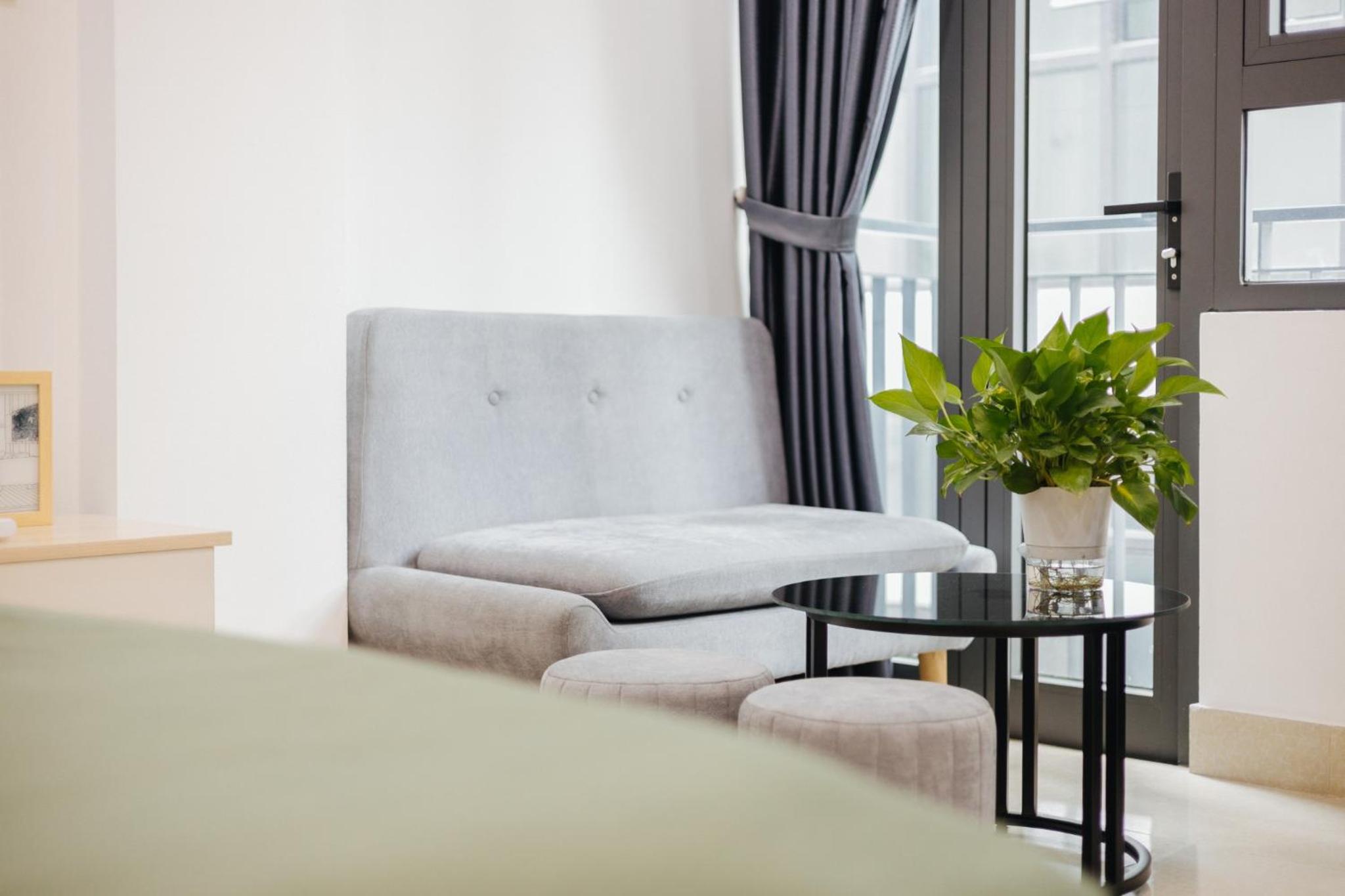 9 LIGHT APARTMENT