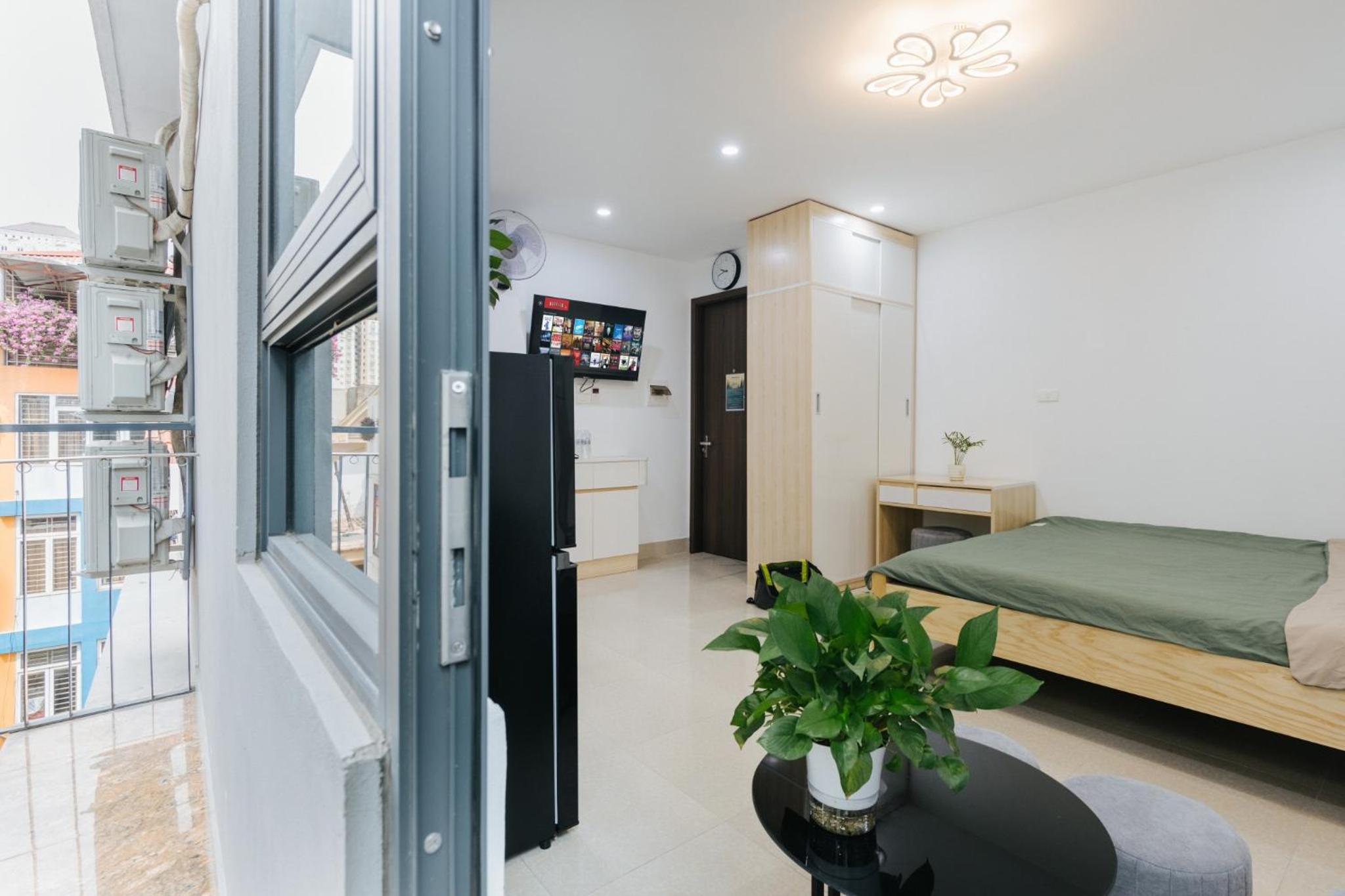 9 LIGHT APARTMENT
