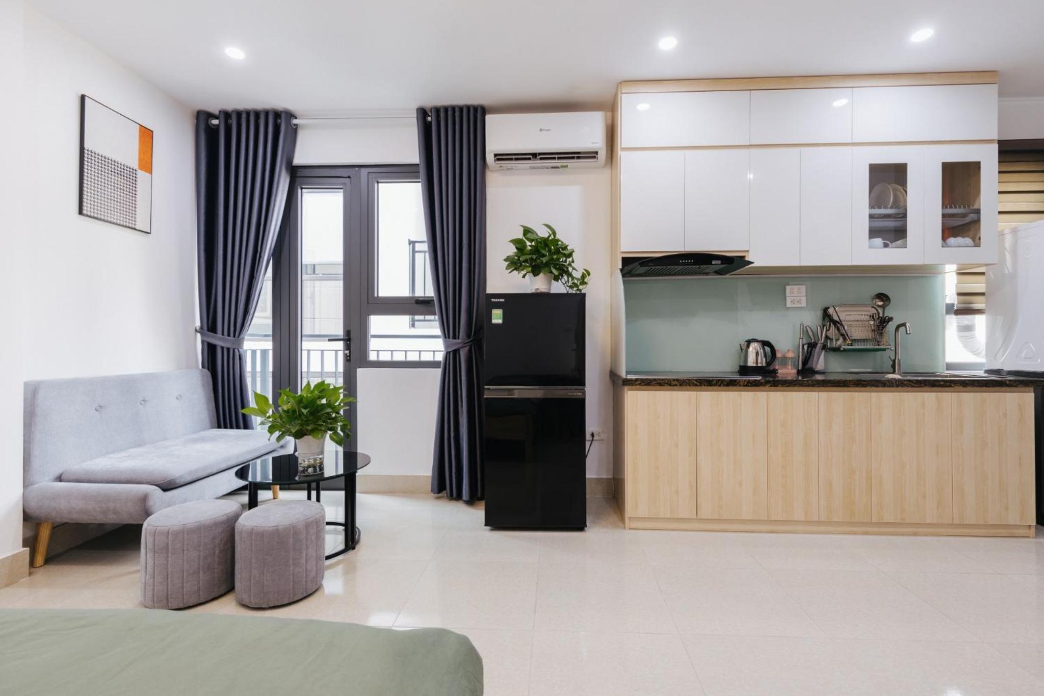 9 LIGHT APARTMENT