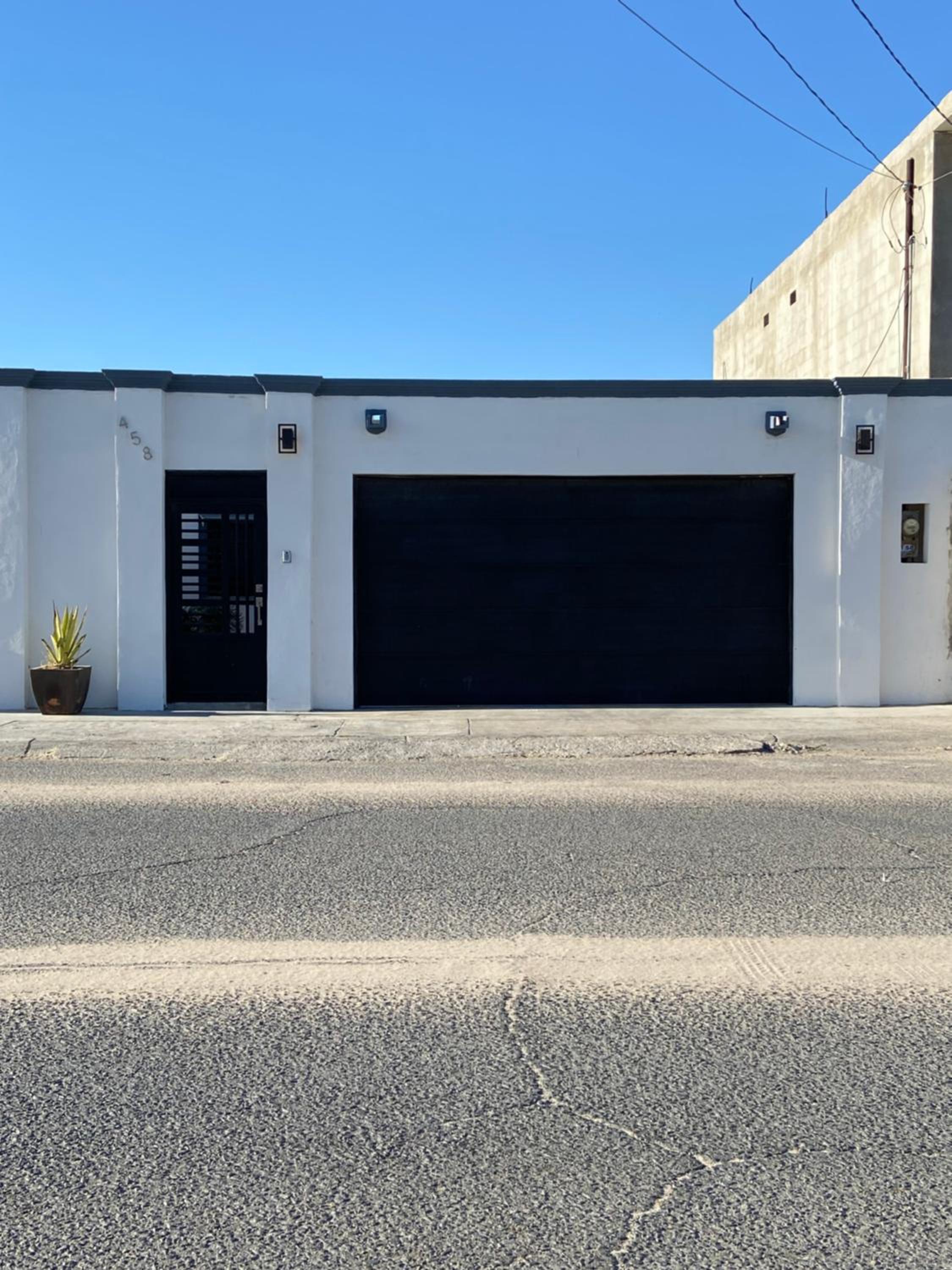 Linda Casa Blanca