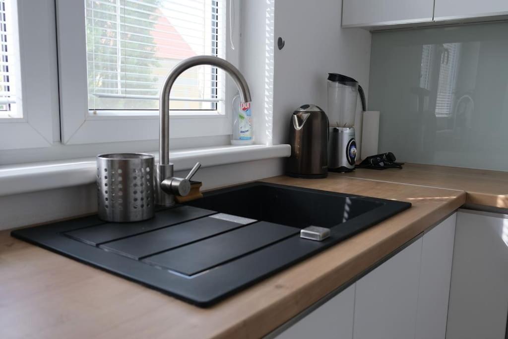 New Stylish City Center Apartment view 3