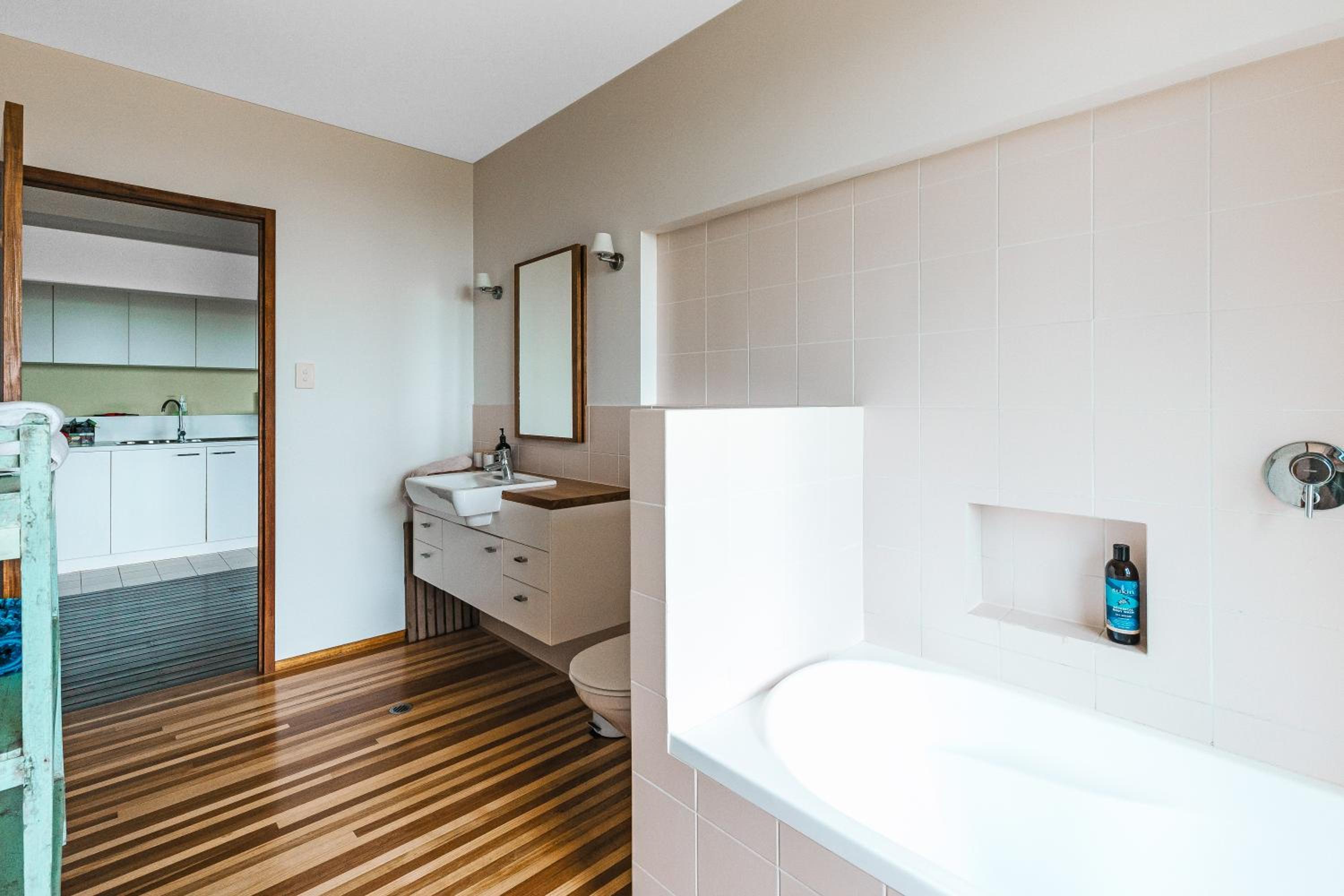 Montville Resort Style Holiday Retreat with pool
