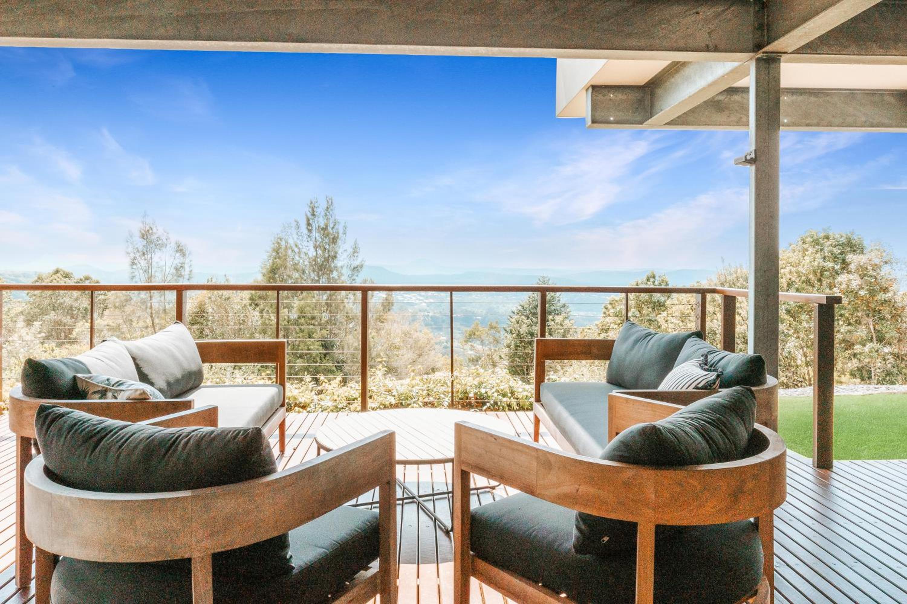 Montville Resort Style Holiday Retreat with pool