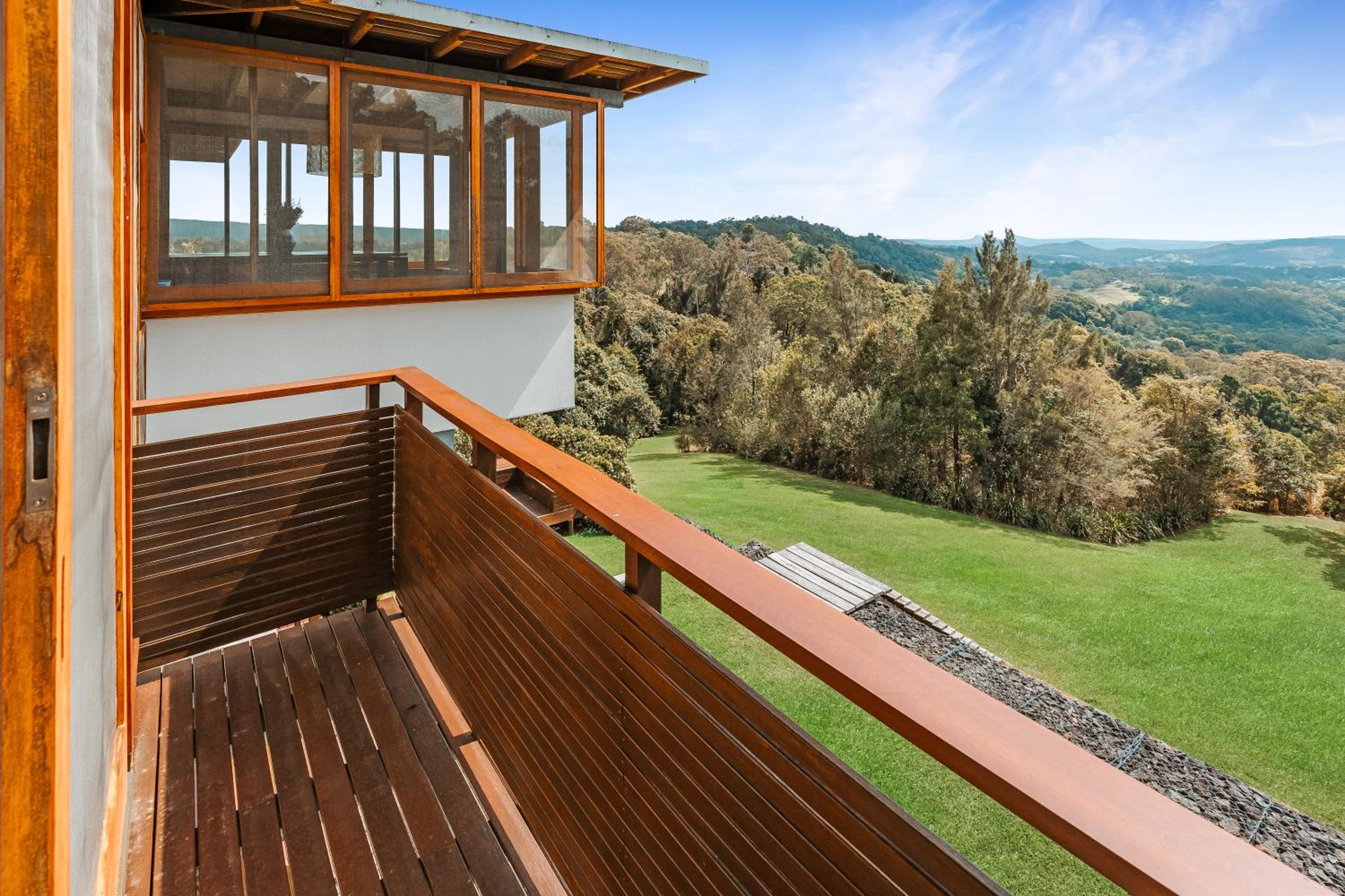 Montville Resort Style Holiday Retreat with pool