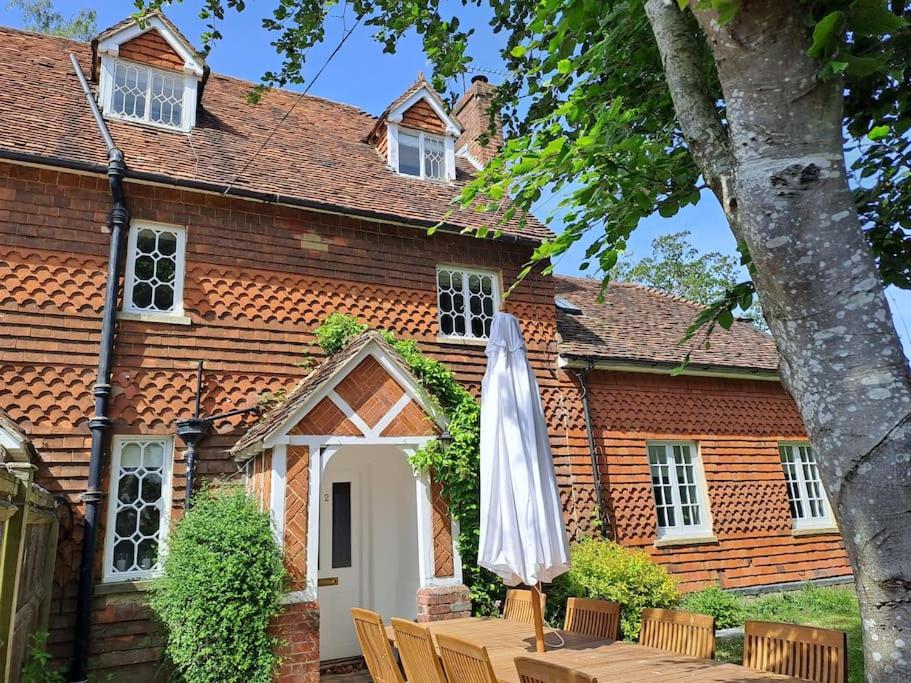 Farnham Vacations - Cottage 2, Northbrook Park, Farnham-up to 6 adults - Property Image 1