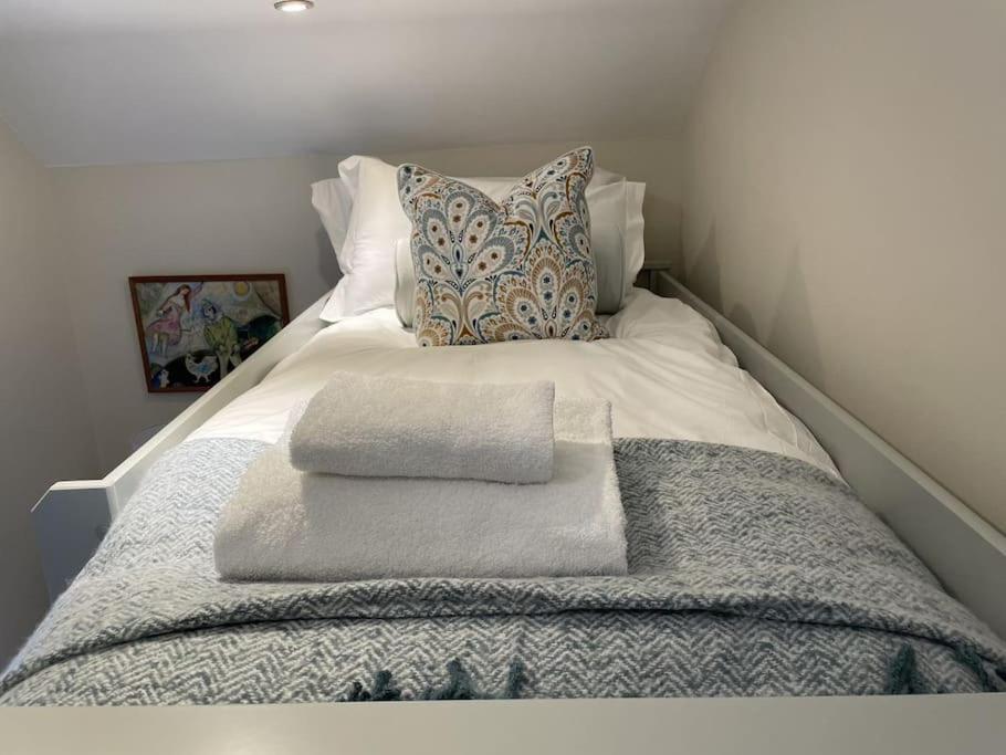 Farnham Vacations - Cottage 2, Northbrook Park, Farnham-up to 6 adults - Property Image 11