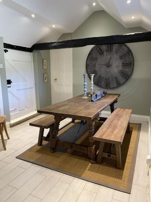 Farnham Vacations - Cottage 2, Northbrook Park, Farnham-up to 6 adults - Property Image 7