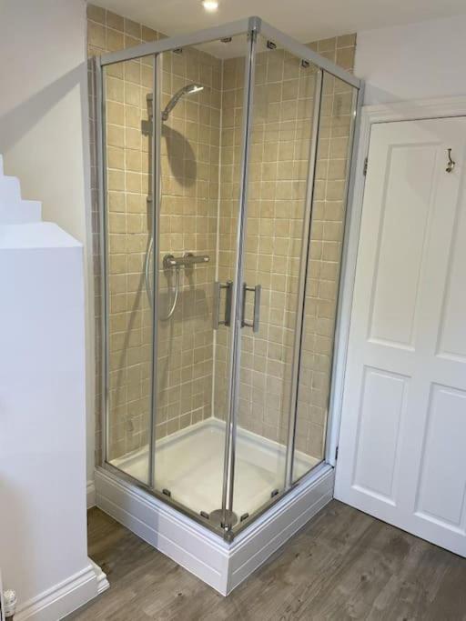 Farnham Vacations - Cottage 2, Northbrook Park, Farnham-up to 6 adults - Property Image 3