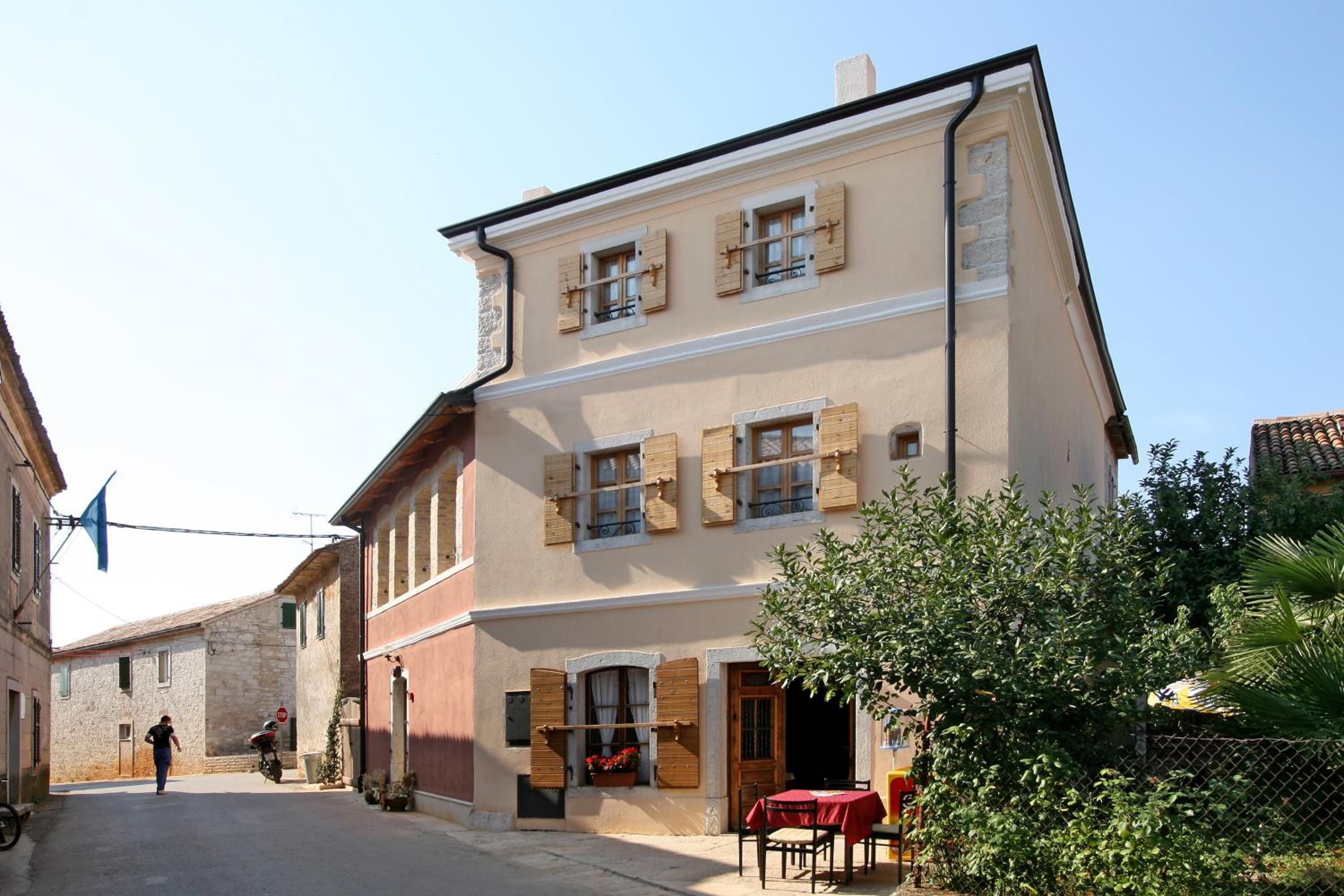 Photo 6