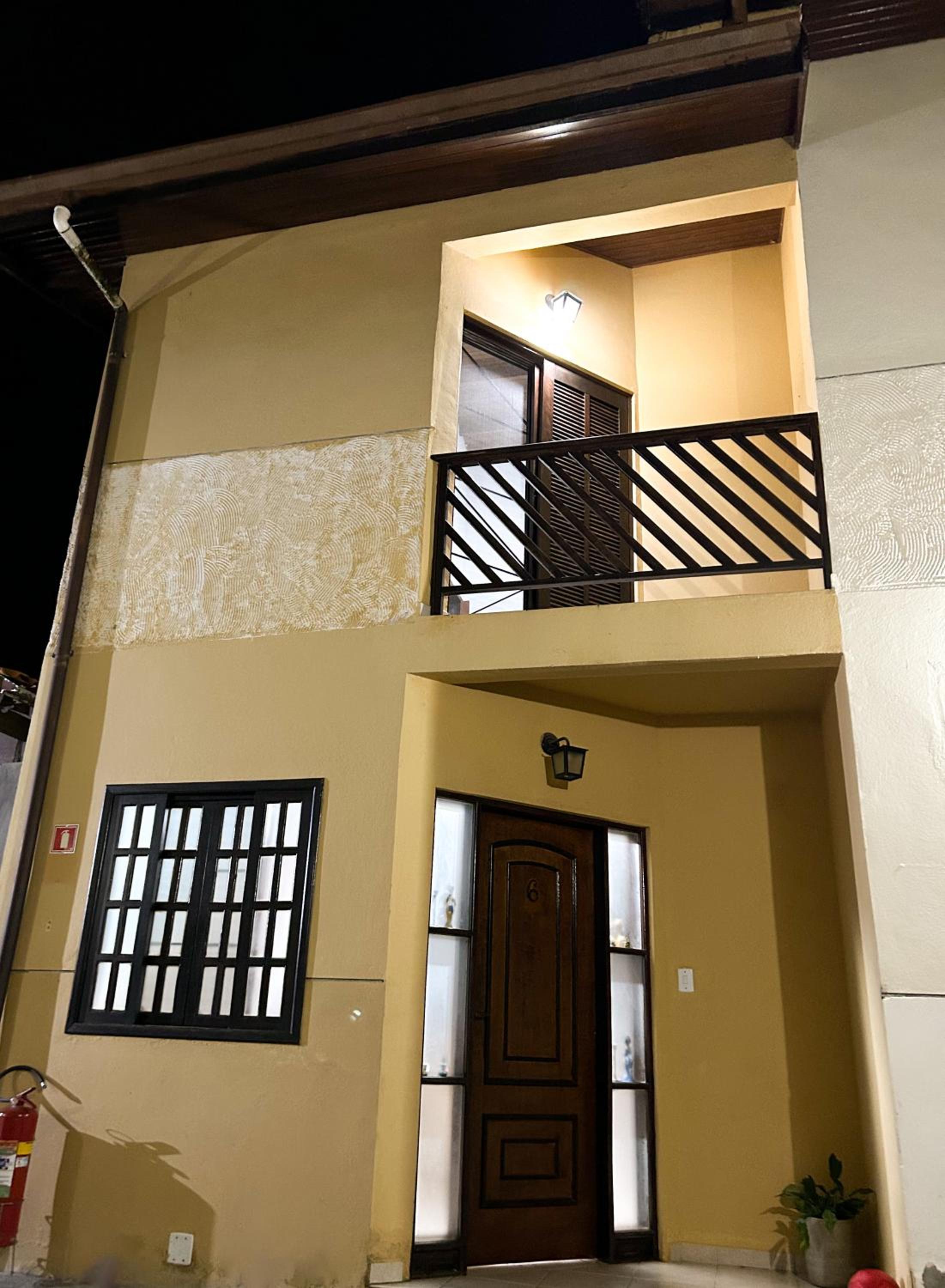A 500 m Praia Maranduba, casa 2 quartos em Condomínio