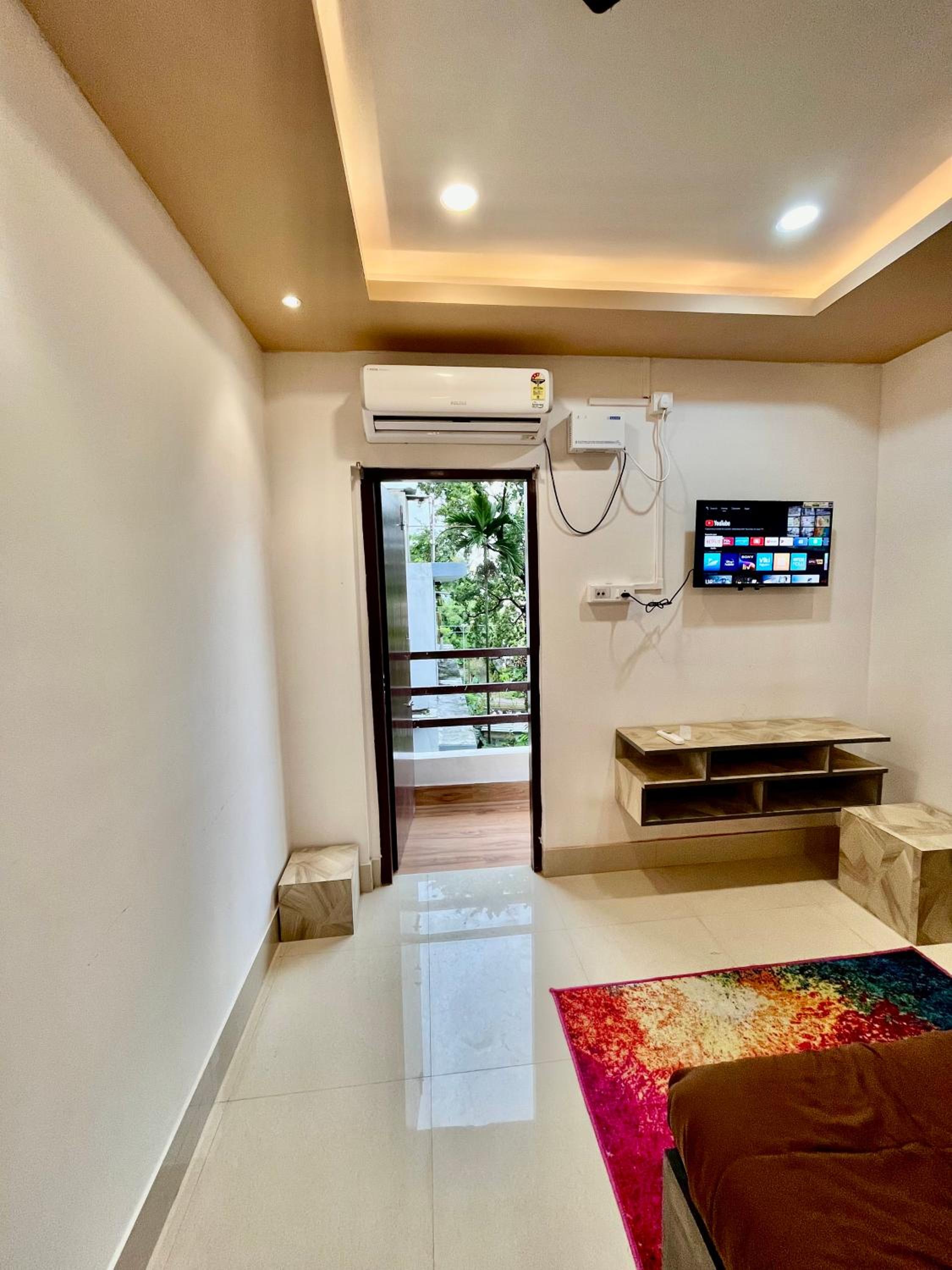 1Bedroom HK with Private Balcony