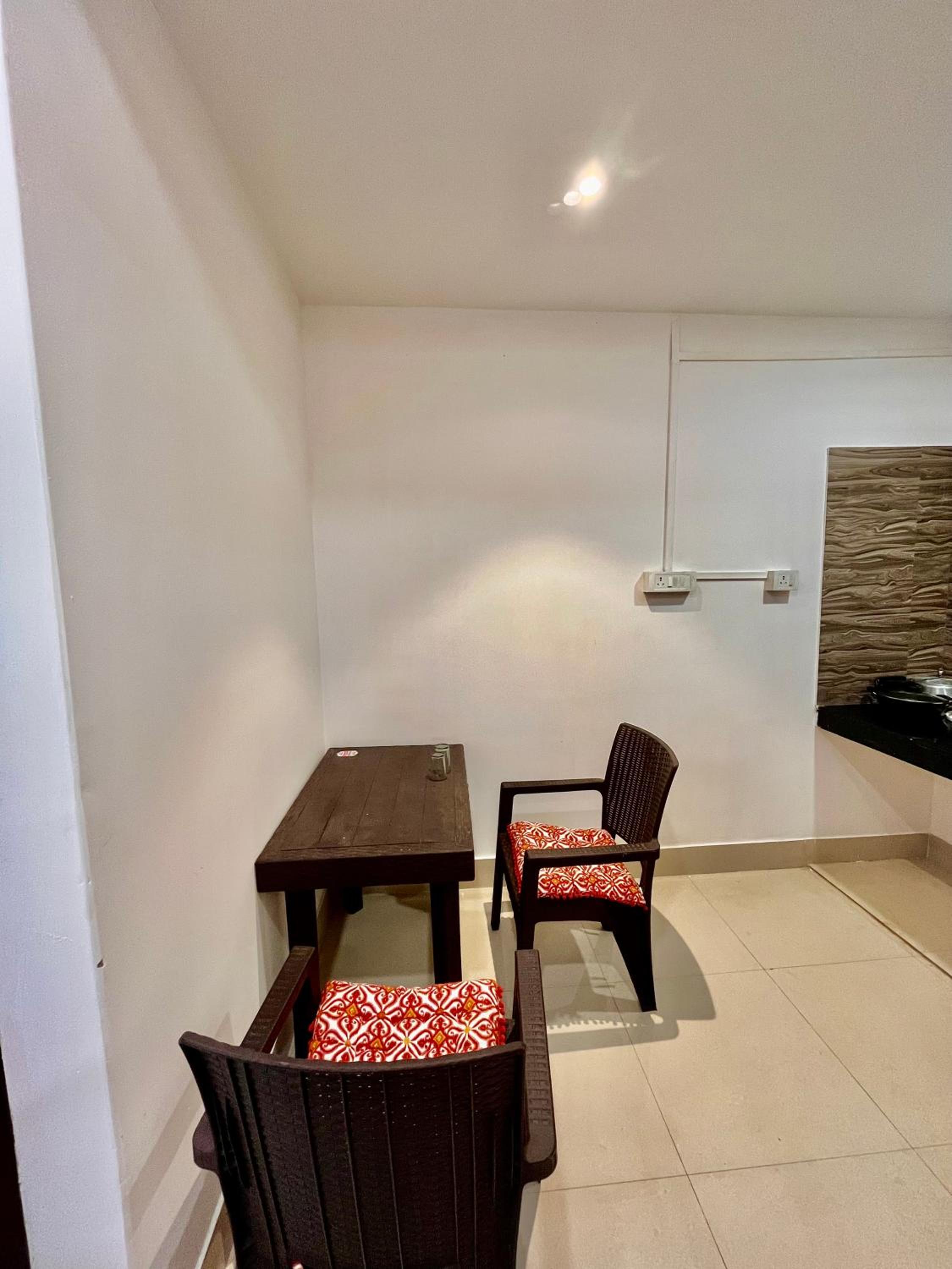 1Bedroom HK with Private Balcony
