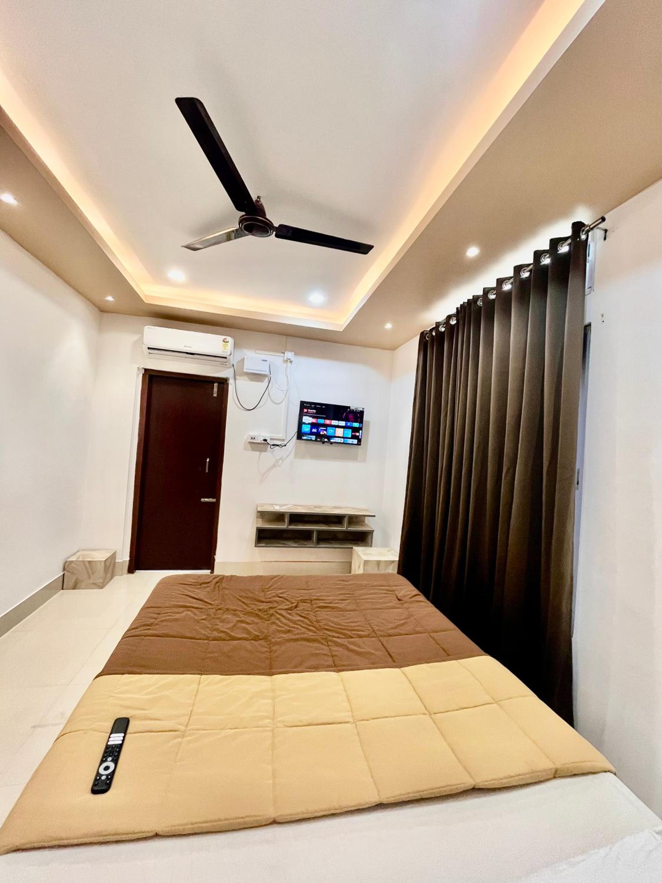 1Bedroom HK with Private Balcony