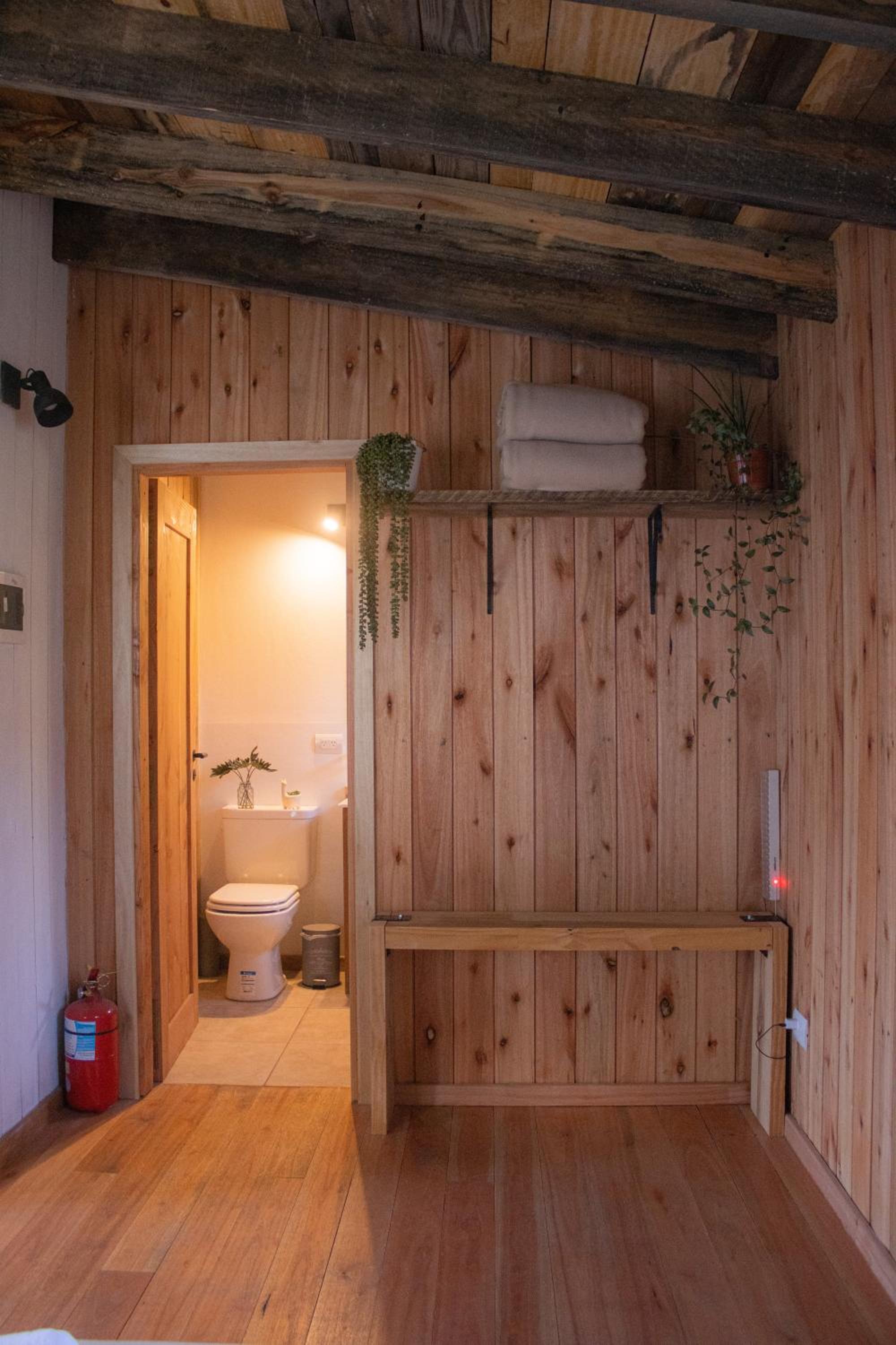 Mini Casa en la montaña con vista a la CASCADA- Andes Alquileres
