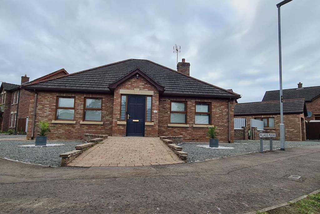 Hotel Millhouse Cottage A Luxury 3 bed Bungalow - Image 1