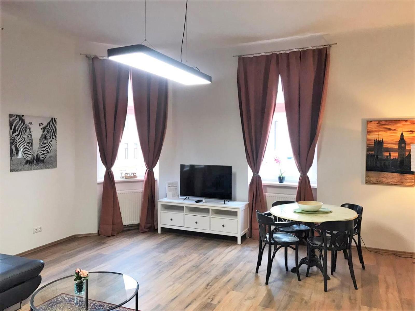 Studio & Apartments near Reumannplatz