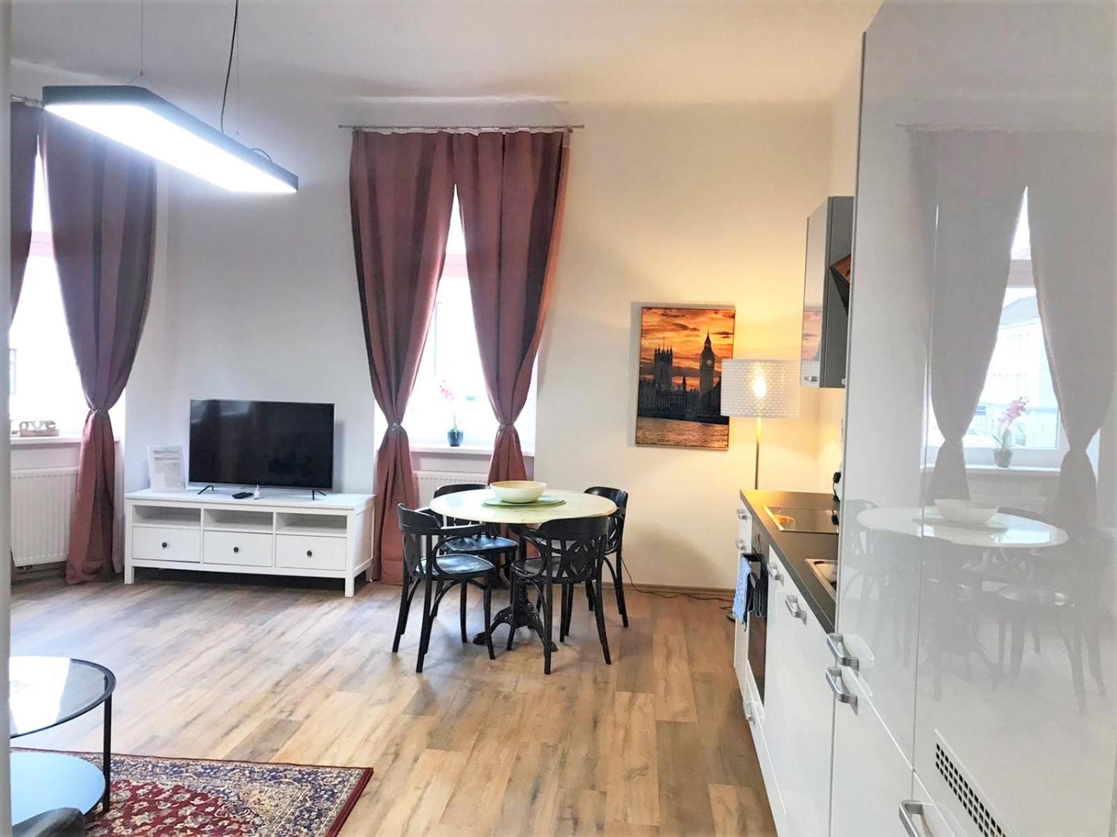 Studio & Apartments near Reumannplatz