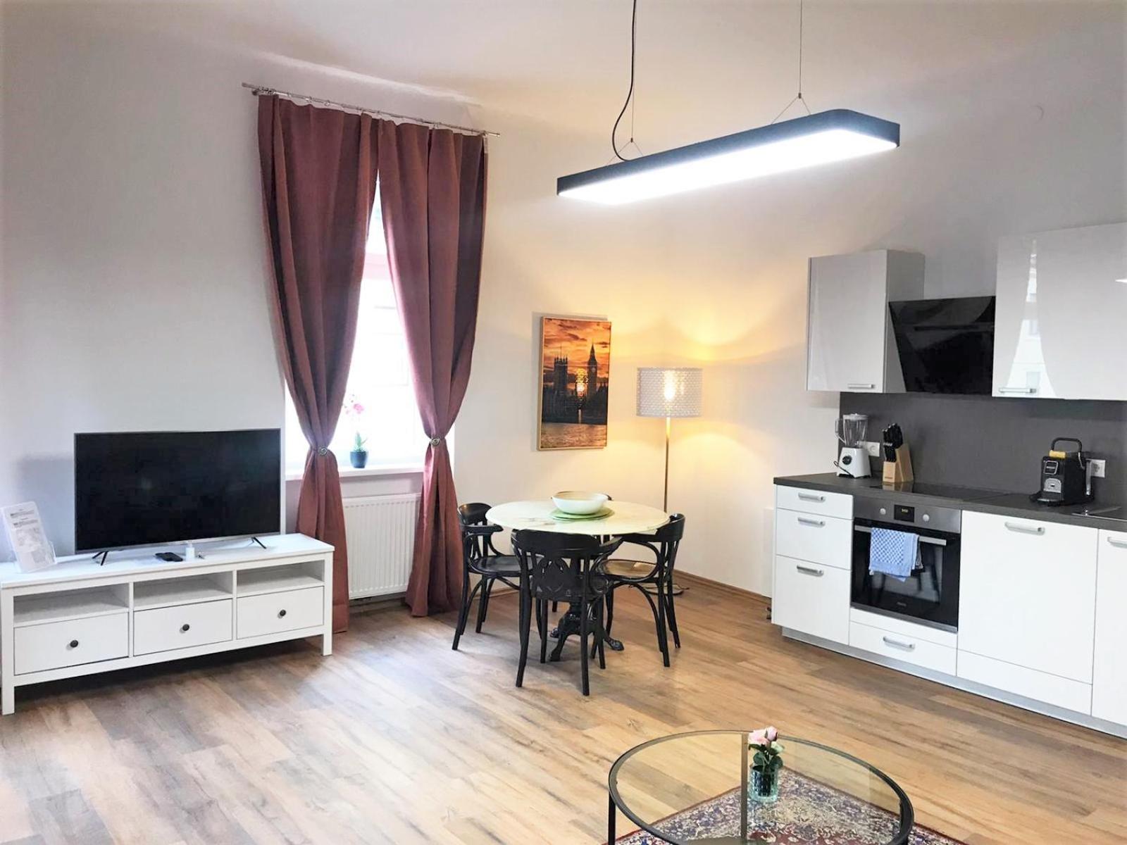 Studio & Apartments near Reumannplatz