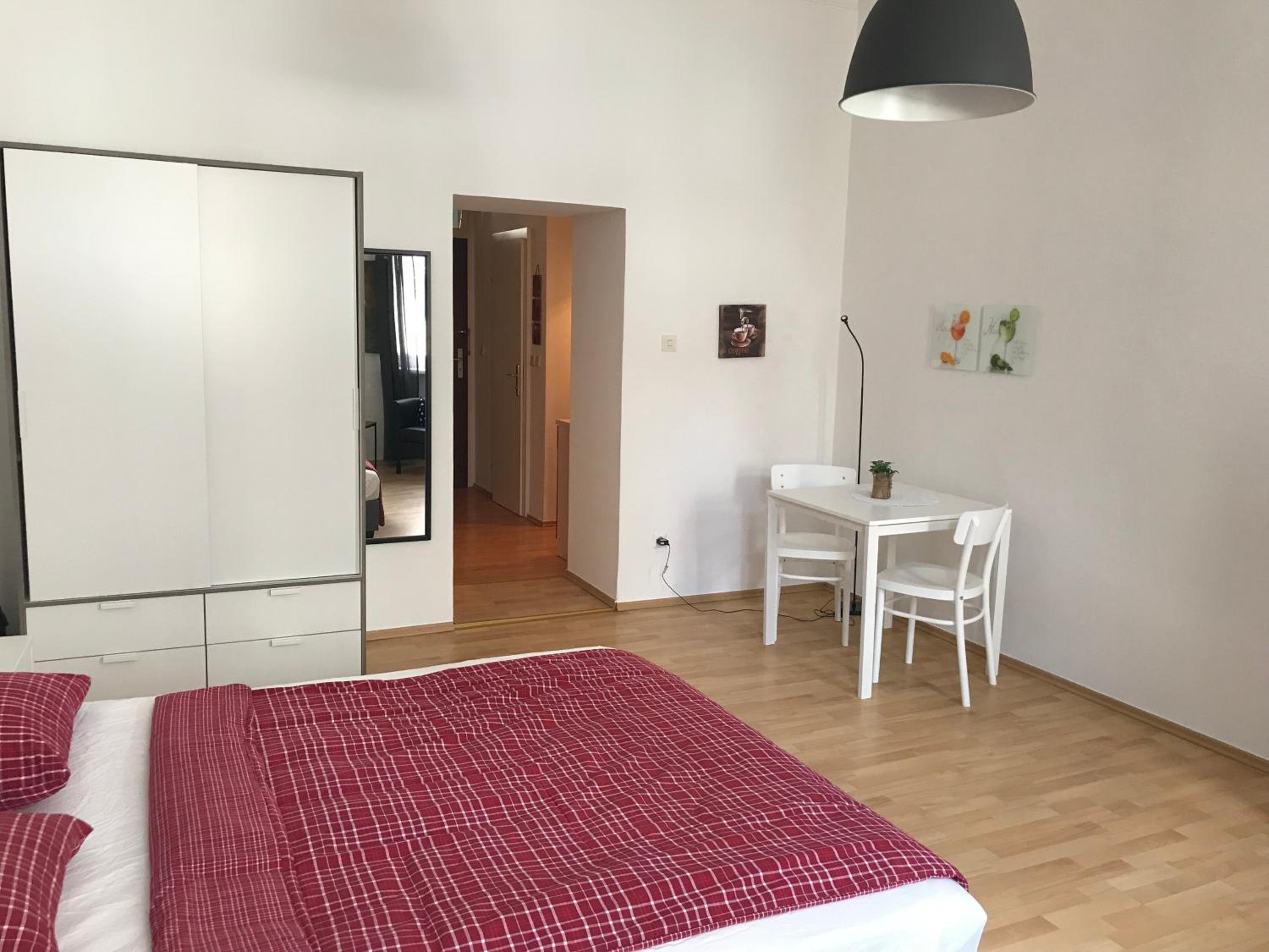 Studio & Apartments near Reumannplatz