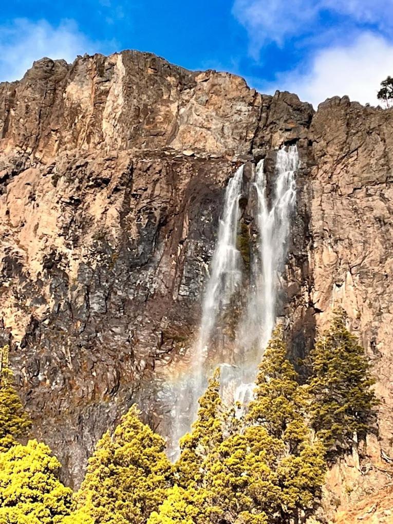Mini Casa en la montaña con vista a la CASCADA- Andes Alquileres