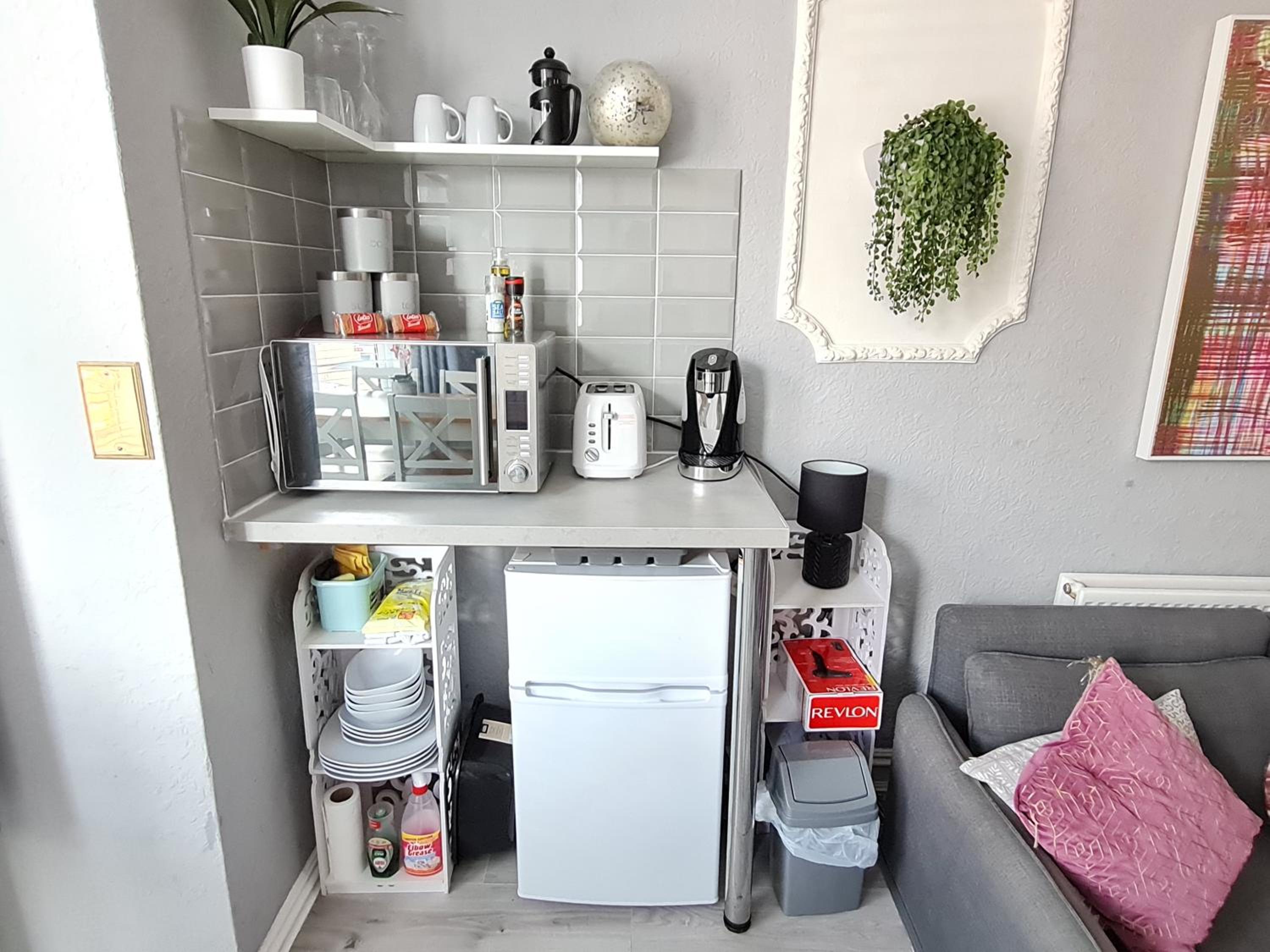 Colourful Studio - West Cliff Location - Stones Throw from the Beach! view 5