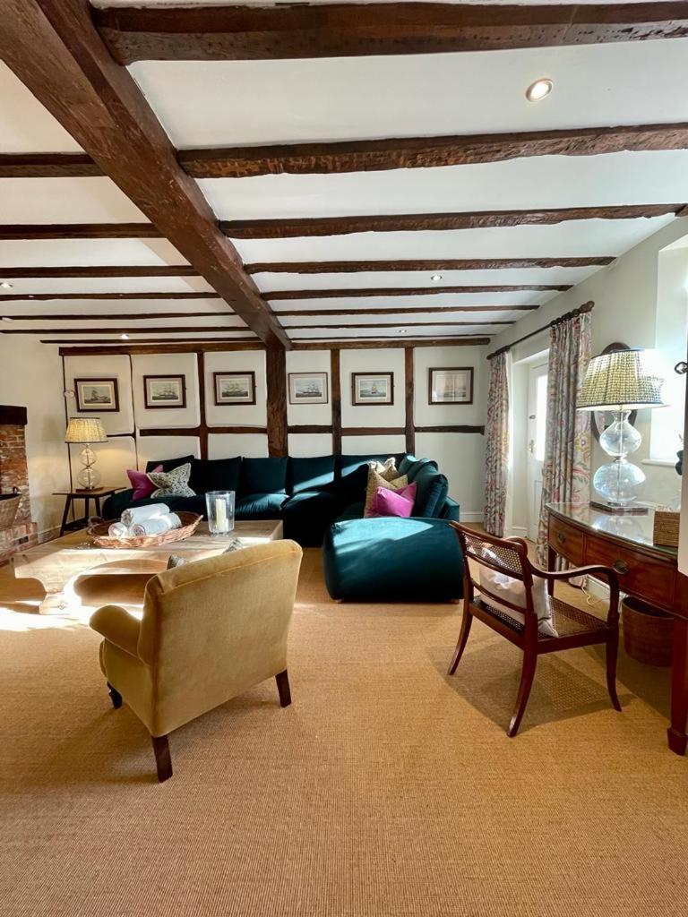 Mimosa Cottage