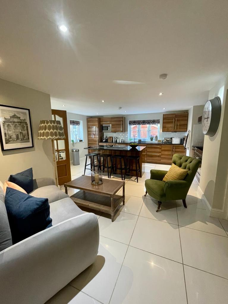 Mimosa Cottage