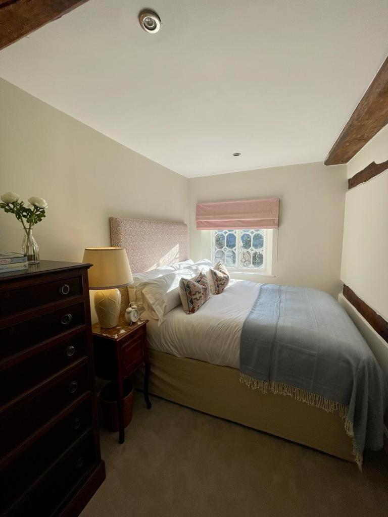 Mimosa Cottage
