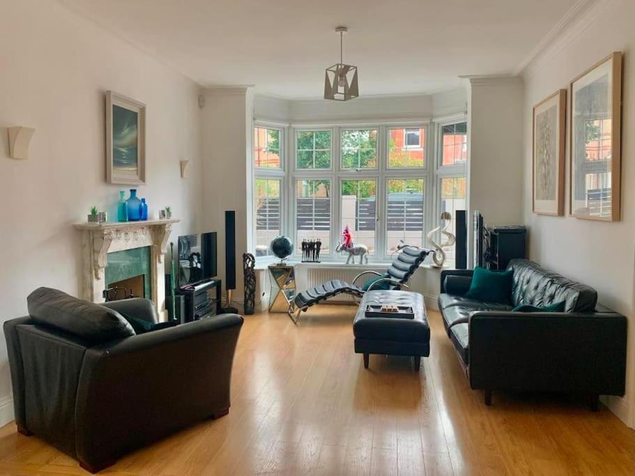 SEASIDE SANCTUARY by BOURNECOAST - A Good Sized Family Holiday Home with a Garden and Parking - HB8530 view 5