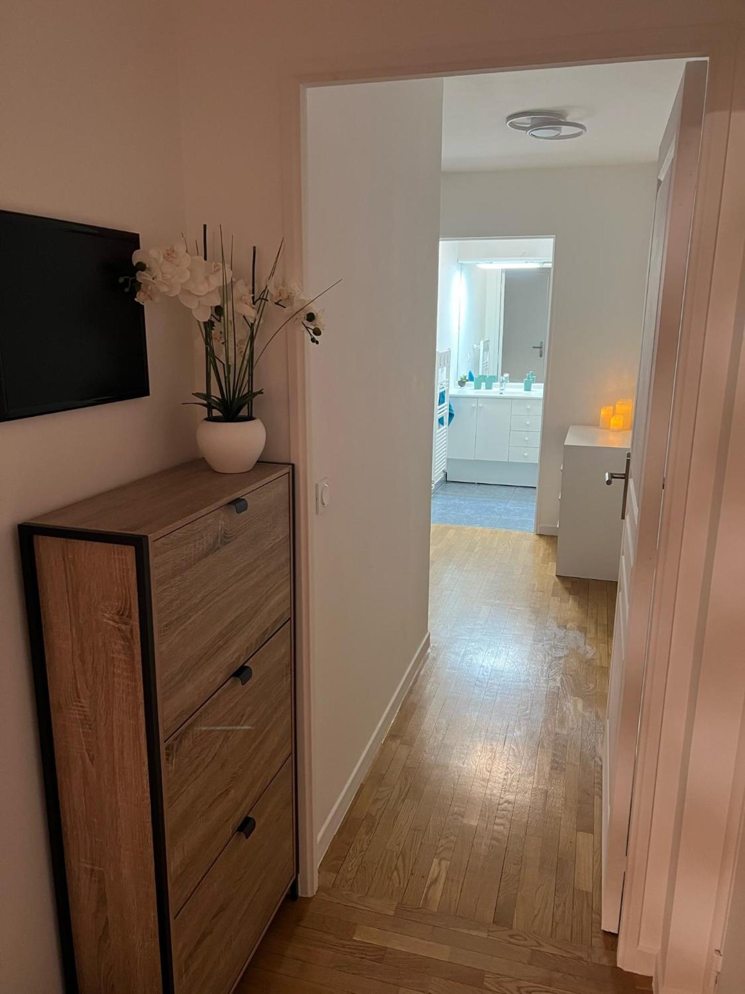 PARIS-MONTROUGE Magnifique appartement 3 pièces de 75m2 avec PARKING - très cosy pour 1 - 8 personnes refait à NEUF -ENTIRE APARTMENT LUXURIOUS AND WARM -M
