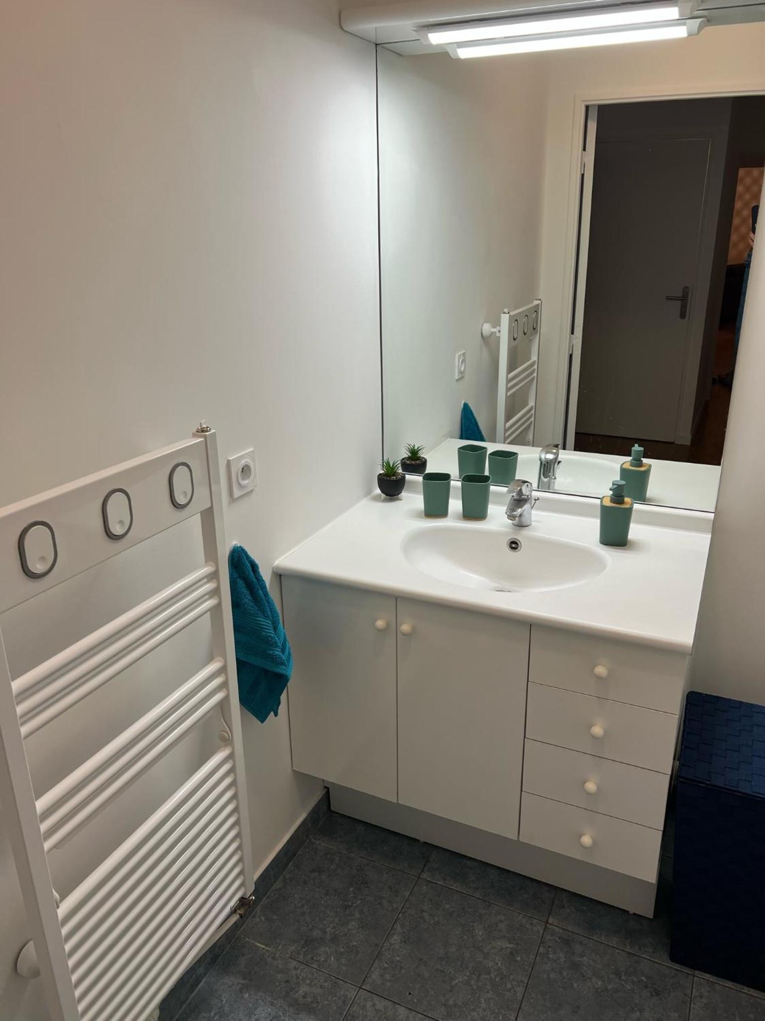 PARIS-MONTROUGE Magnifique appartement 3 pièces de 75m2 avec PARKING - très cosy pour 1 - 8 personnes refait à NEUF -ENTIRE APARTMENT LUXURIOUS AND WARM -M
