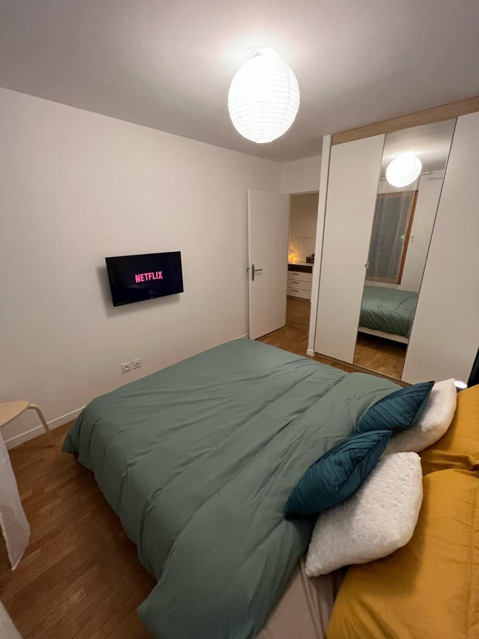PARIS-MONTROUGE Magnifique appartement 3 pièces de 75m2 avec PARKING - très cosy pour 1 - 8 personnes refait à NEUF -ENTIRE APARTMENT LUXURIOUS AND WARM -M