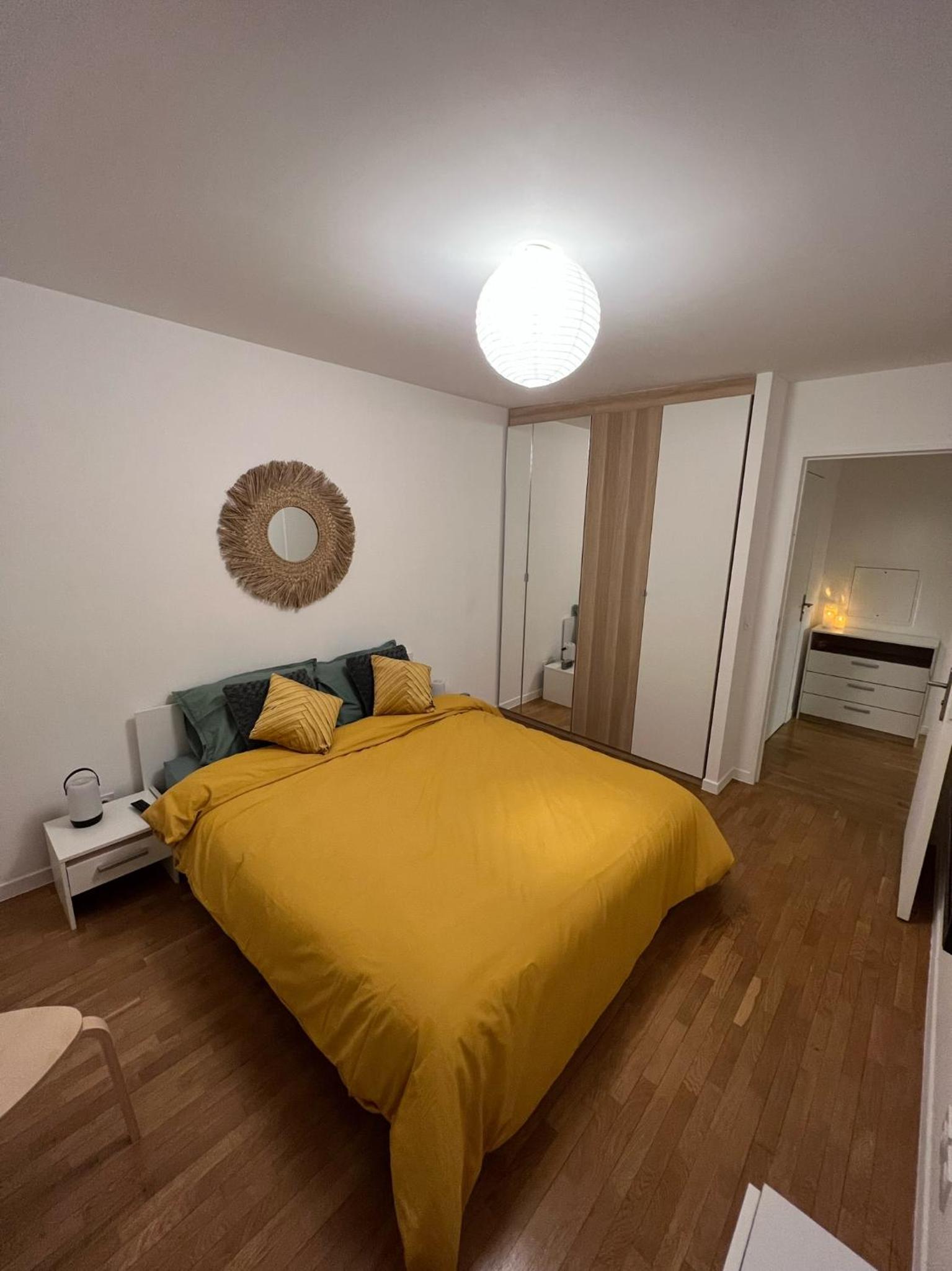 PARIS-MONTROUGE Magnifique appartement 3 pièces de 75m2 avec PARKING - très cosy pour 1 - 8 personnes refait à NEUF -ENTIRE APARTMENT LUXURIOUS AND WARM -M