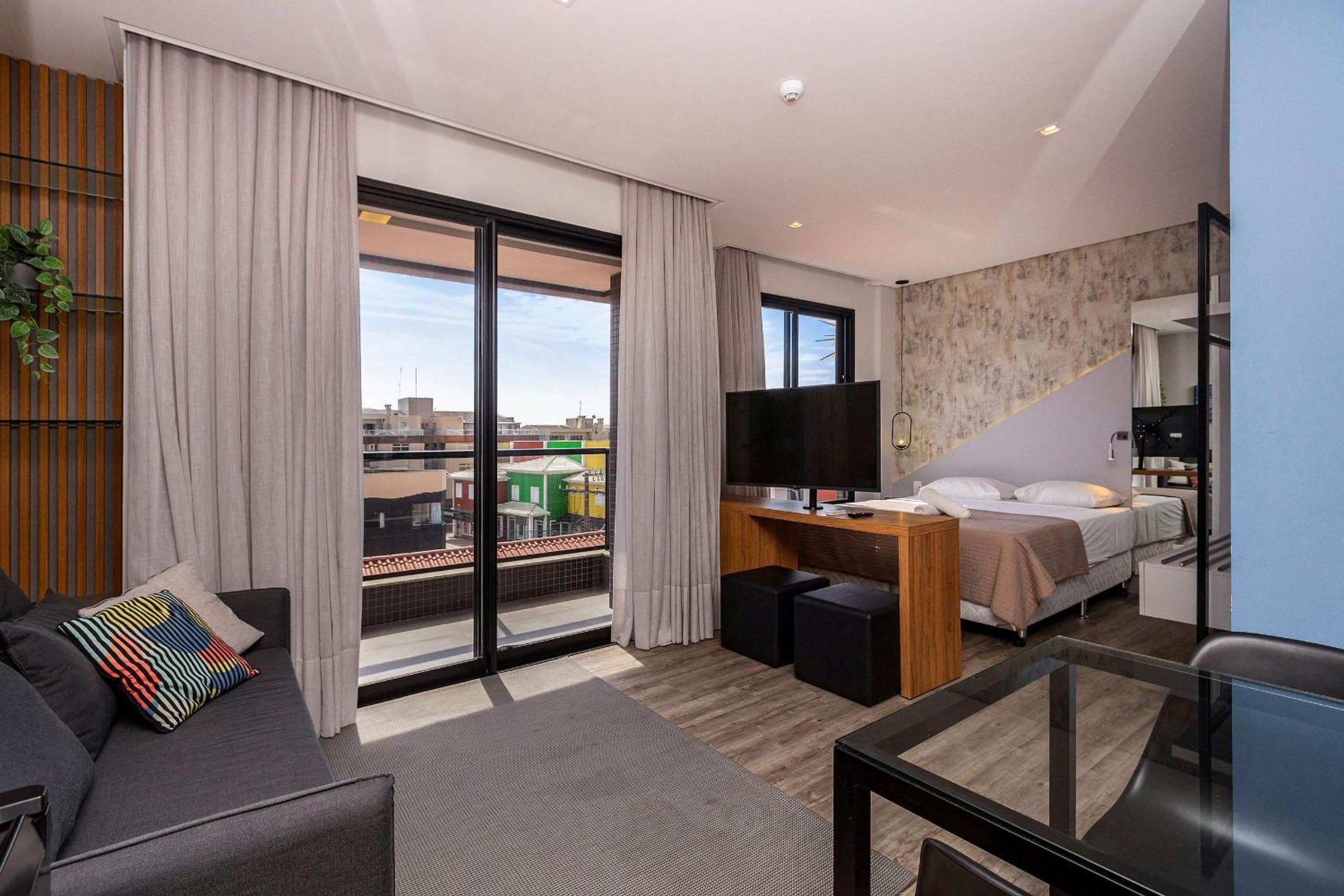 Aion Suites 205 – Lindo apartamento com Vista para o Mar, a 60m da Praia de Bombinhas, com Piscina e Academia no Rooftop. view 5