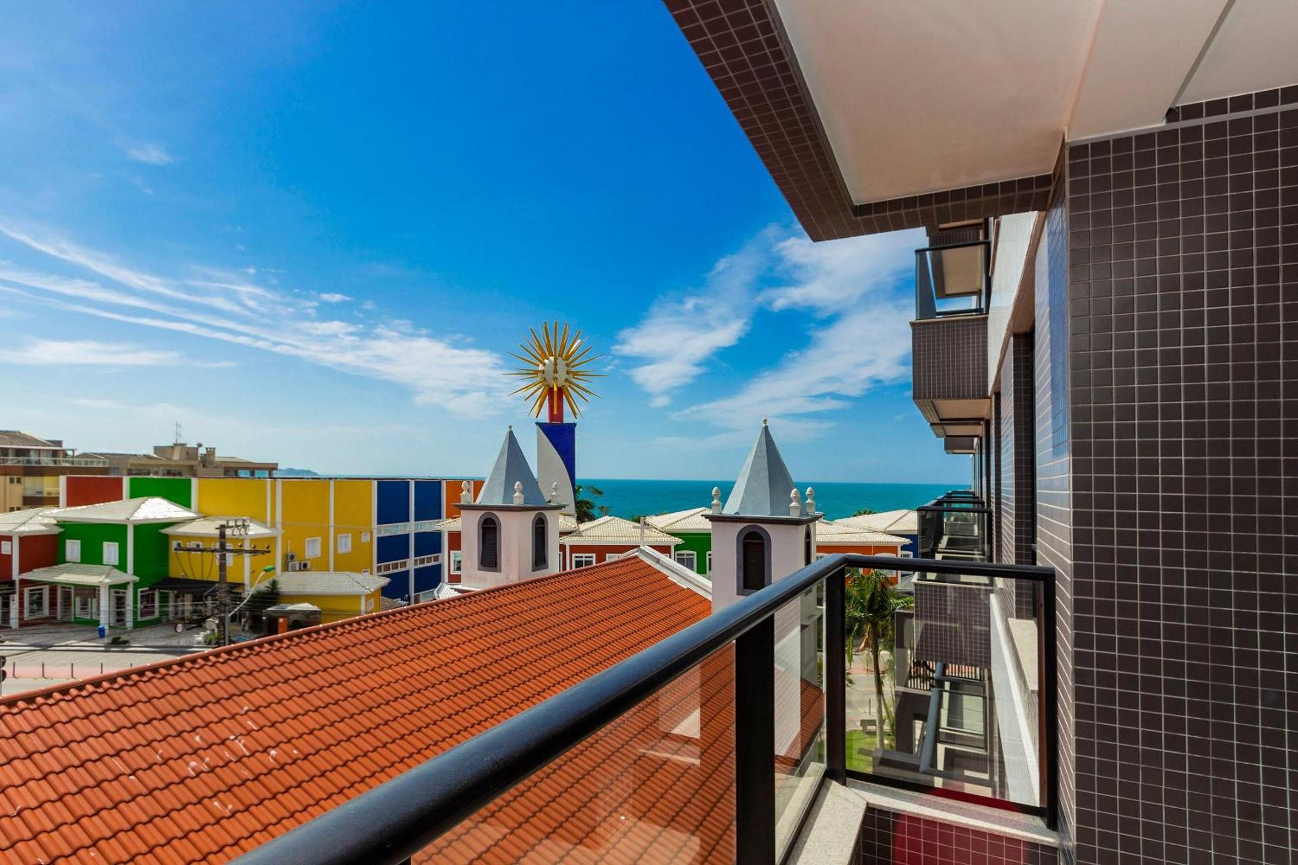 Aion Suites 205 – Lindo apartamento com Vista para o Mar, a 60m da Praia de Bombinhas, com Piscina e Academia no Rooftop. view 2