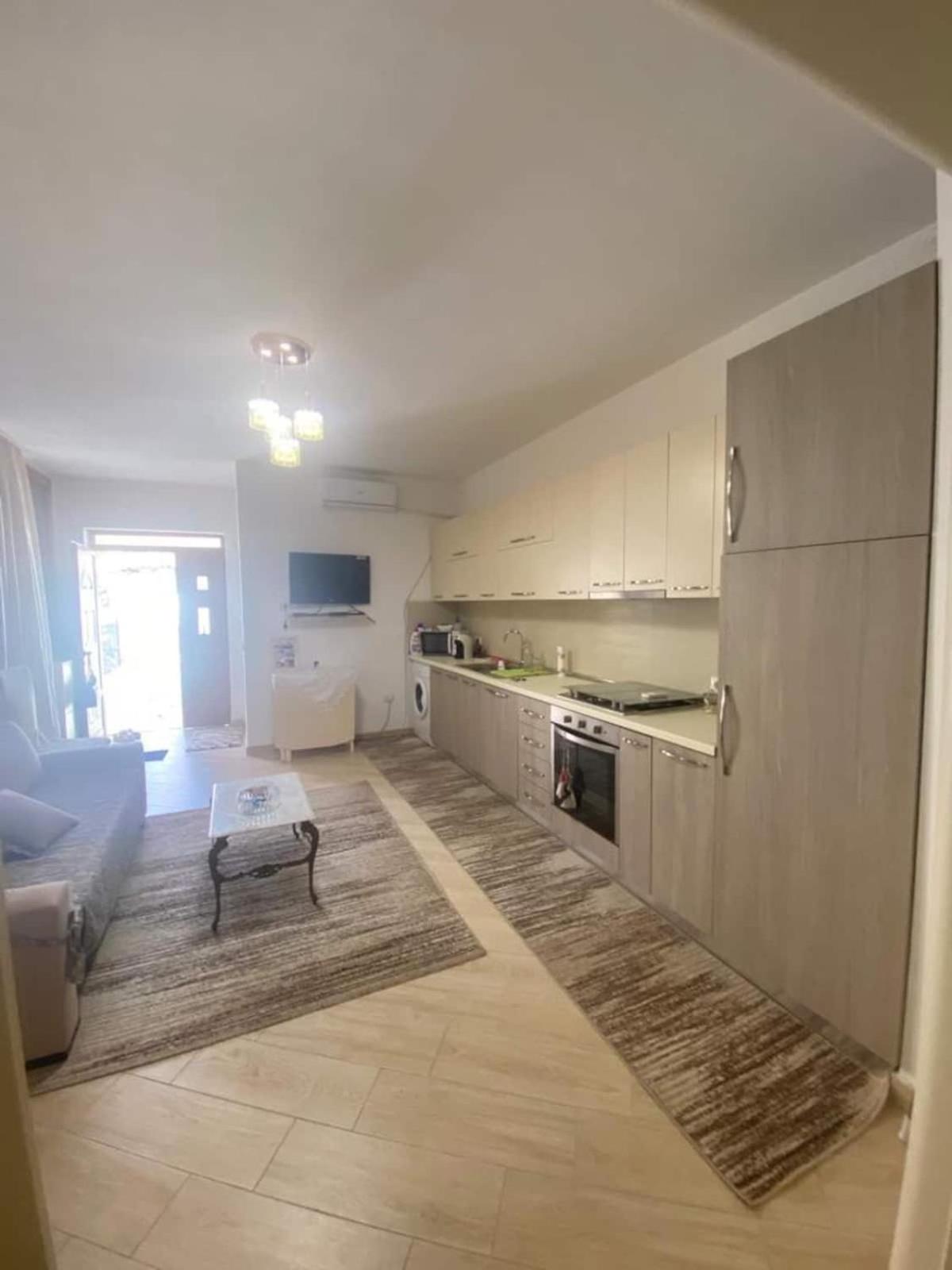 Arlis Home photo 5
