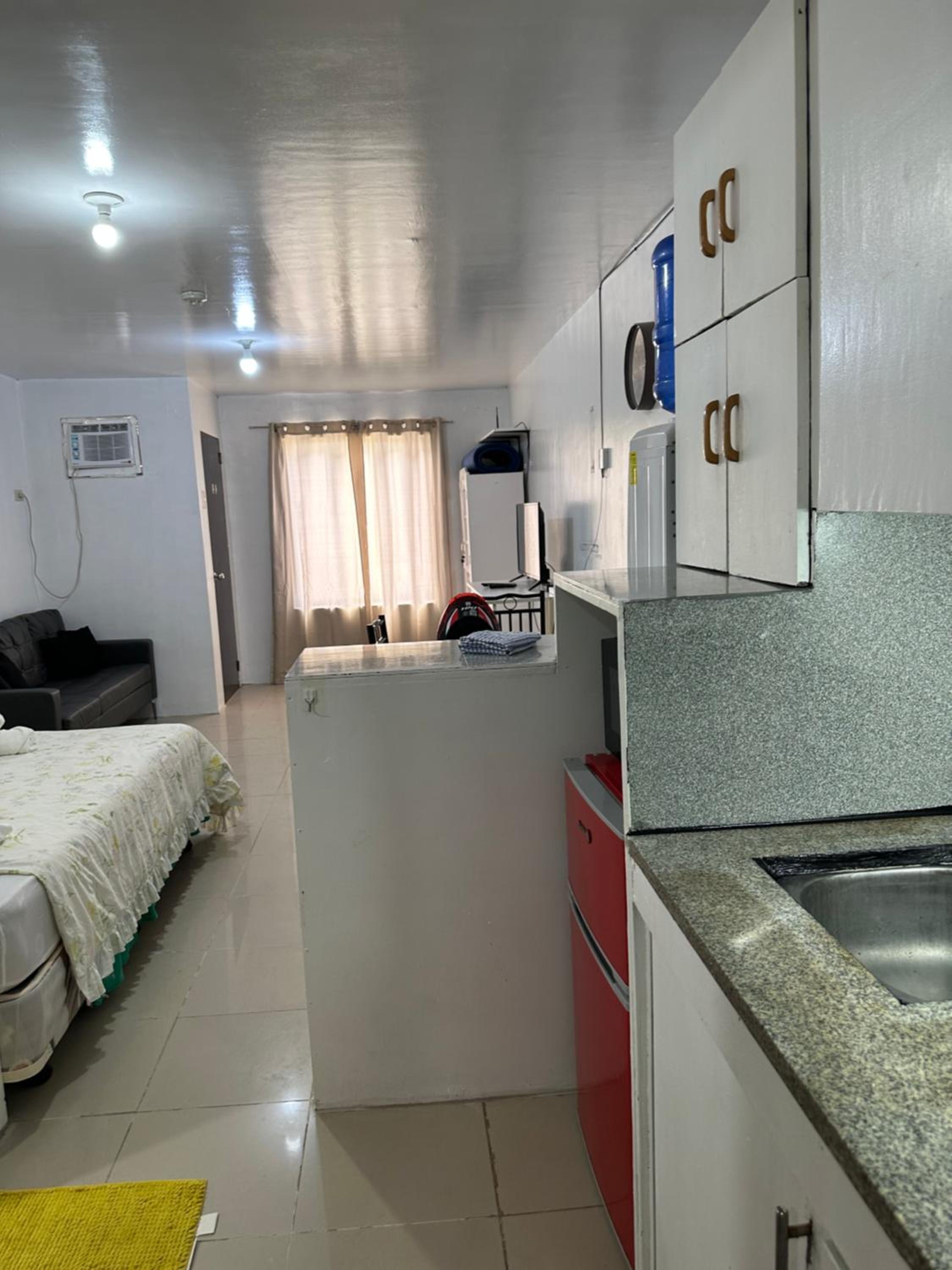 Cebu City Studio Condo Unit-WIFI-A/C-Hot Shower-(U302) view 3