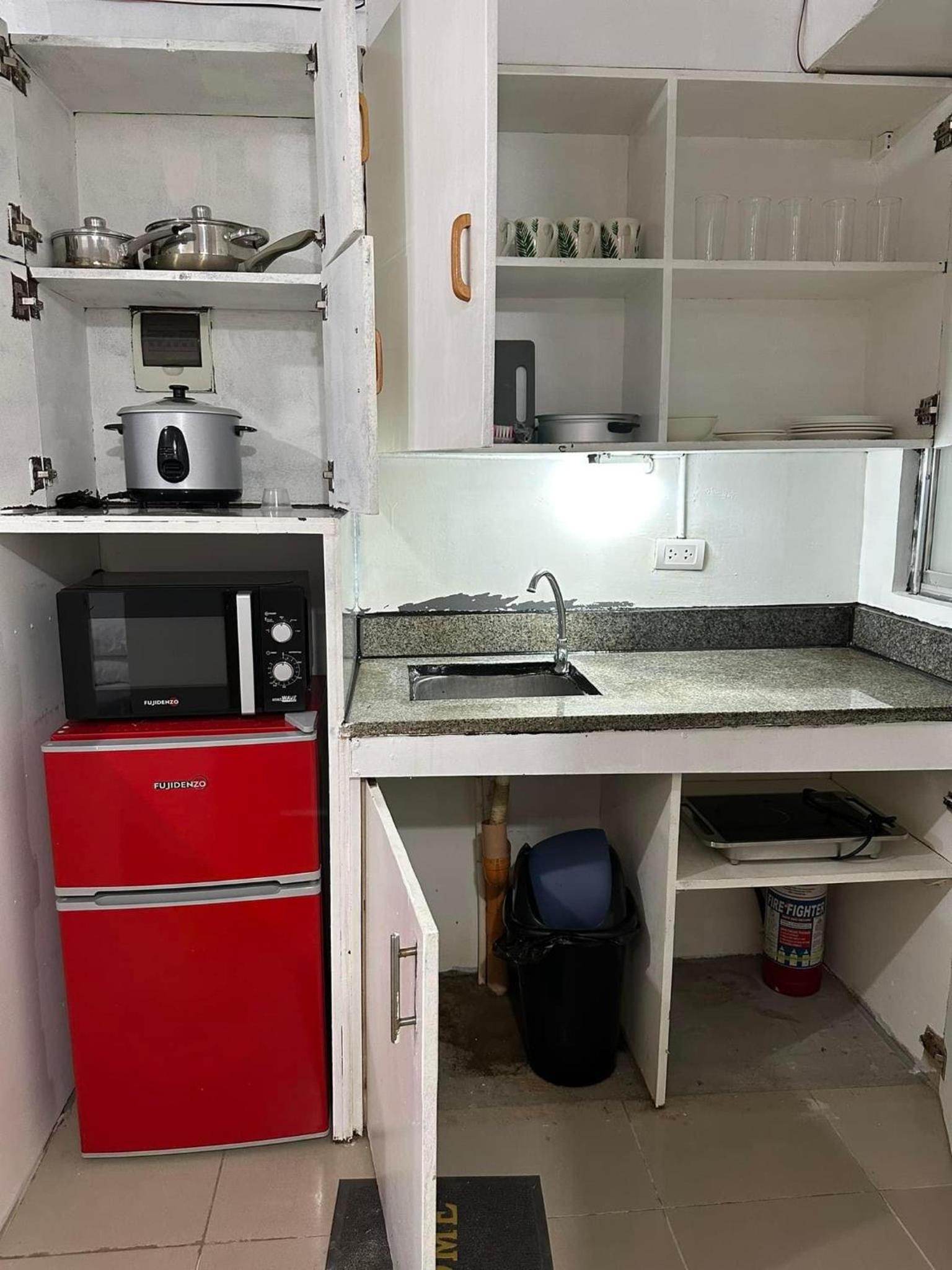 Cebu City Studio Condo Unit-WIFI-A/C-Hot Shower-(U302) view 5
